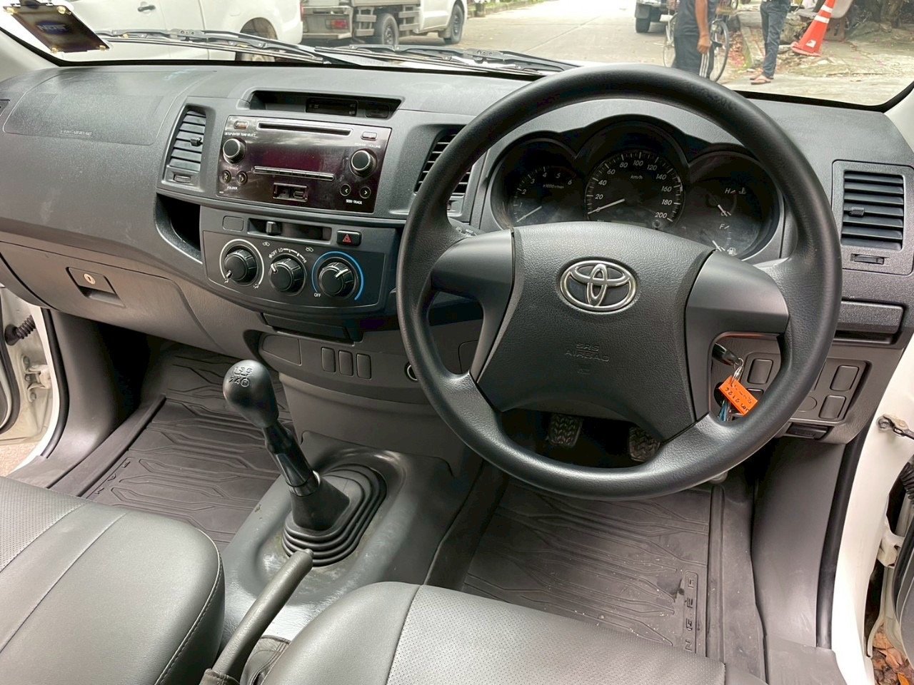 2015 Toyota Vigo 2.5 vnturbo. mt ขาย 199,000.- เอกสารครบ สอบถาม 0853375537