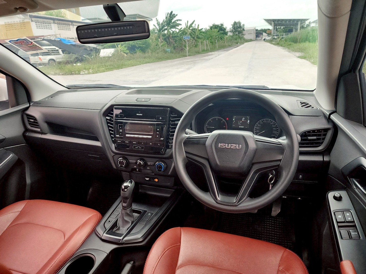 2020. Cab ออโต้  Isuzu สีขาว
