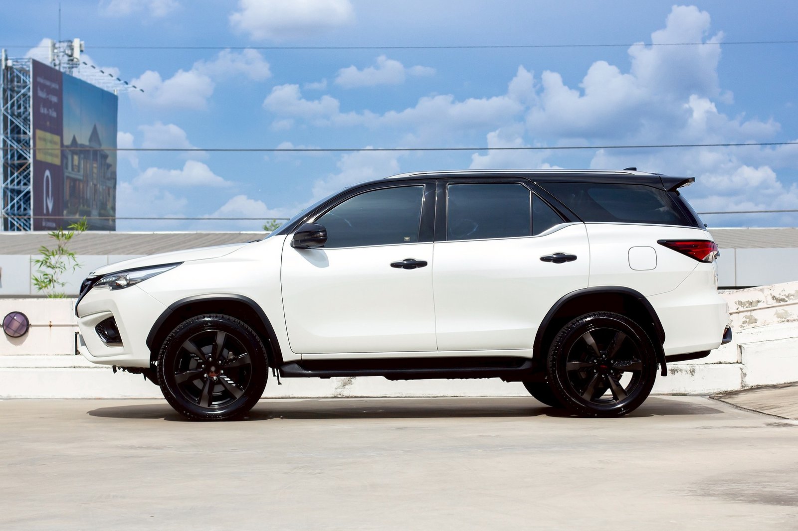 2017 Toyo Fortuner 2.8 at TRD.