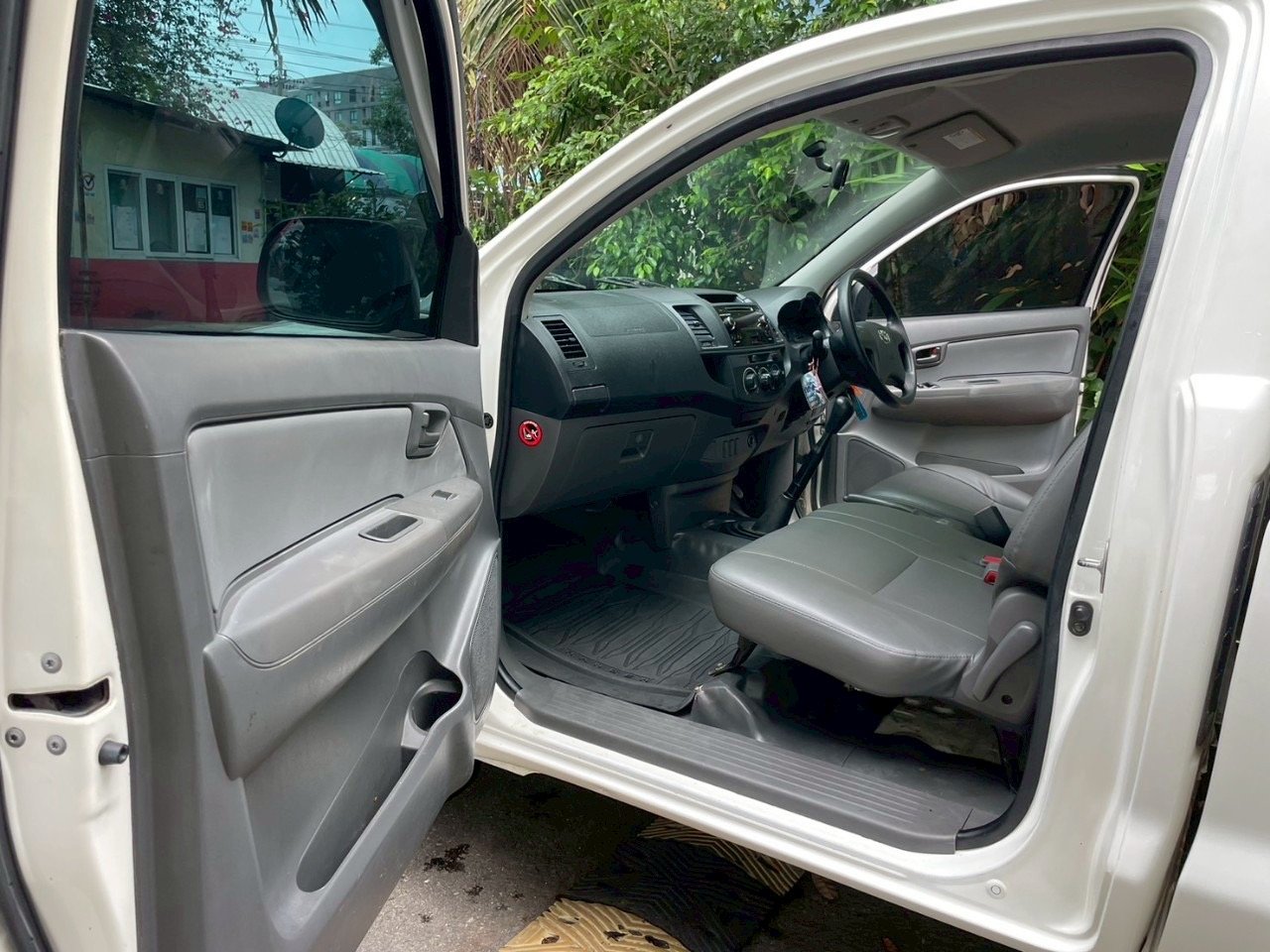 2015 Toyota Vigo 2.5 vnturbo. mt ขาย 199,000.- เอกสารครบ สอบถาม 0853375537