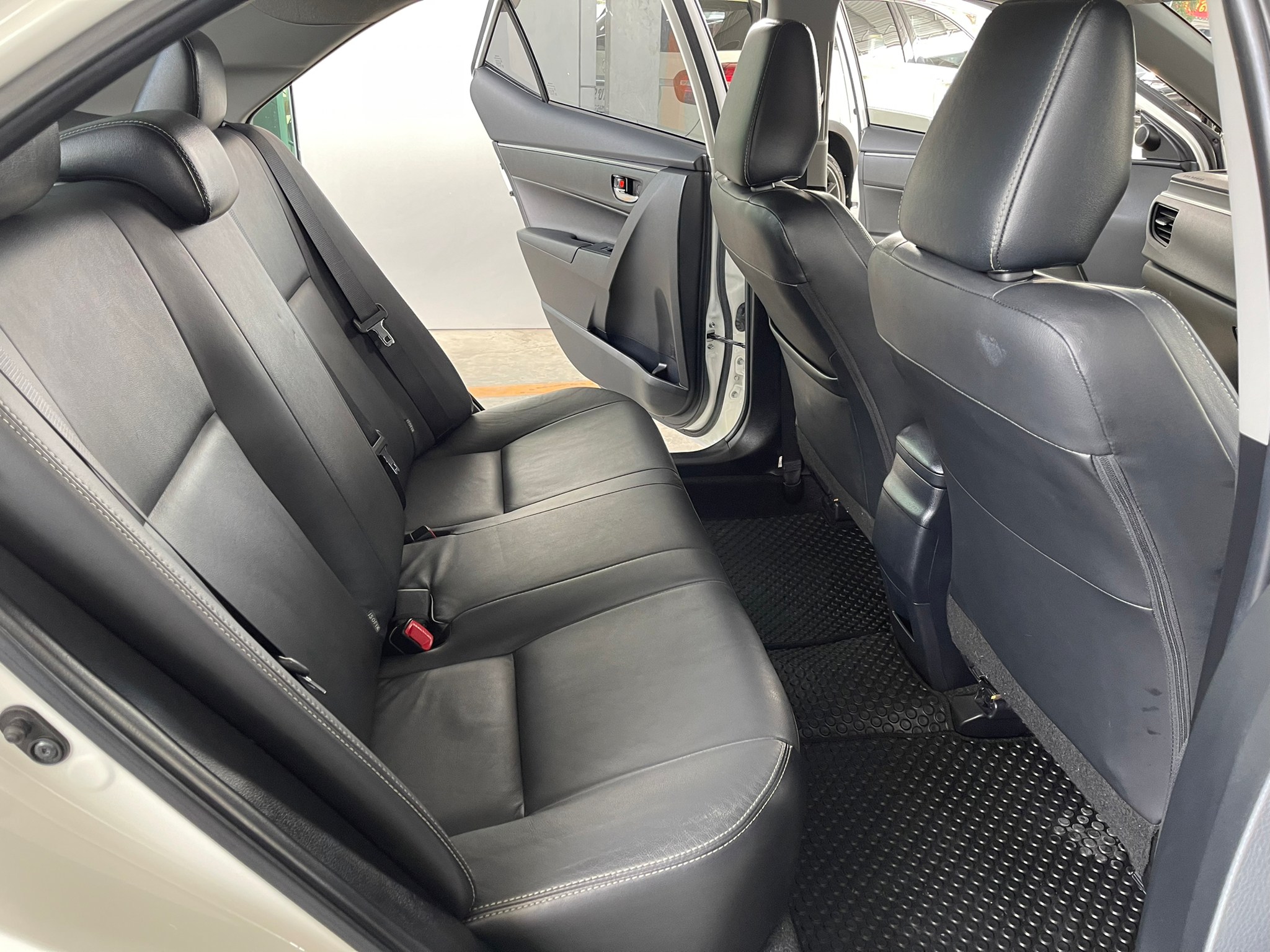 TOYOTA ALTIS 1.8 E Sport AUTO รถปี 2015 TOYOTA ALTIS 1.8 E Sport AUTO รถปี 2015