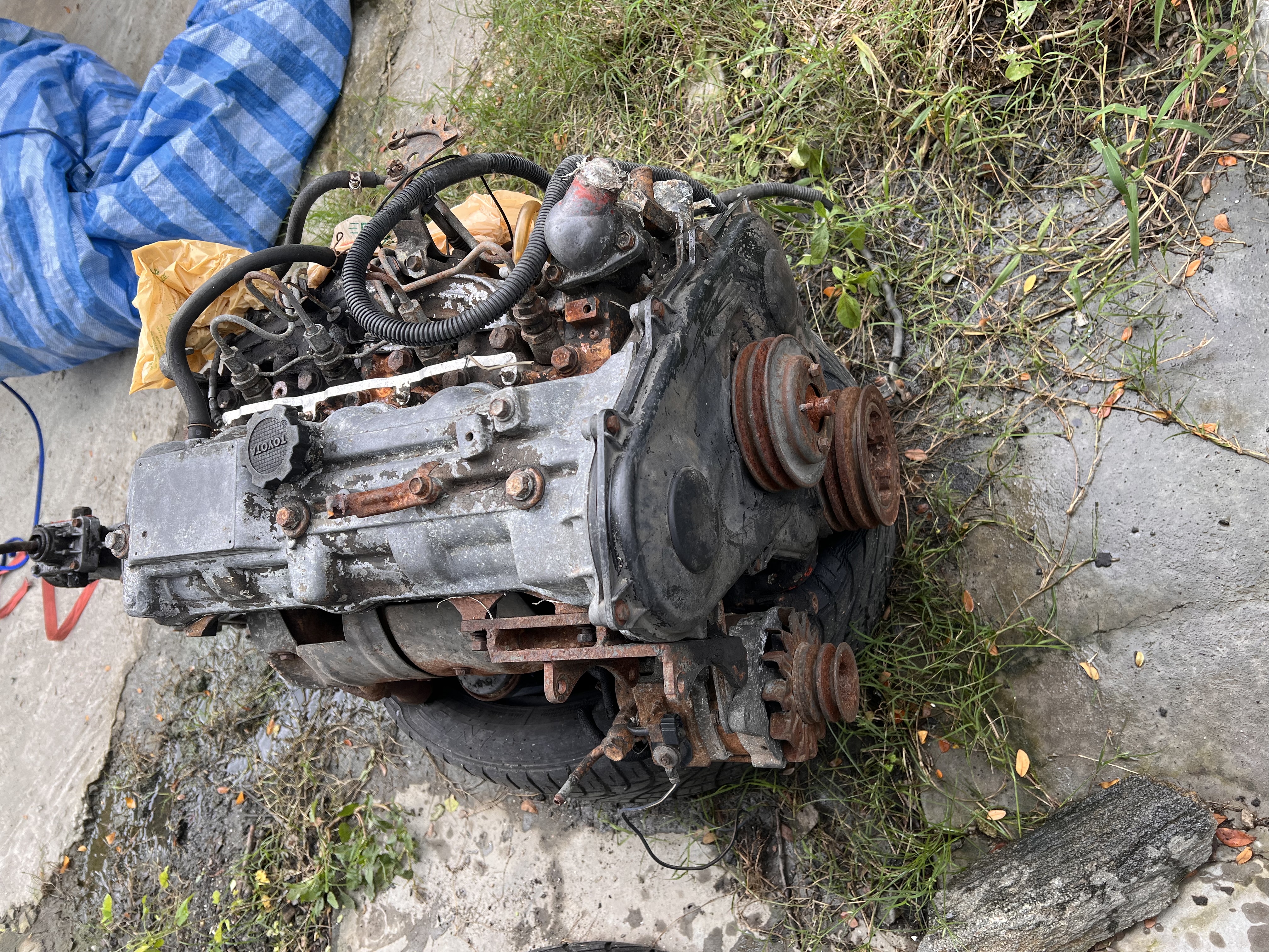 ต้องการขายเครื่องโตโยต้า2lและนิสสันzเบนซิน ขายพร้อมเกียร์ครับ สนใจโทร 083-0115117ครับ