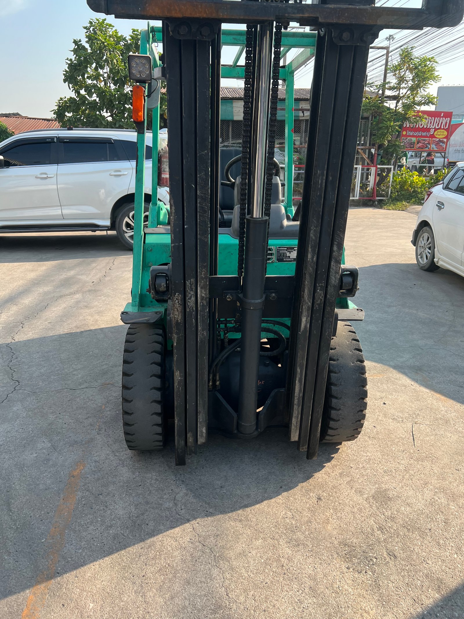 ต้องการขายรถมิตซูมิชิขนาด 2.5 ตันเครื่องยนต์ดีเซล เกียร์ออโต้