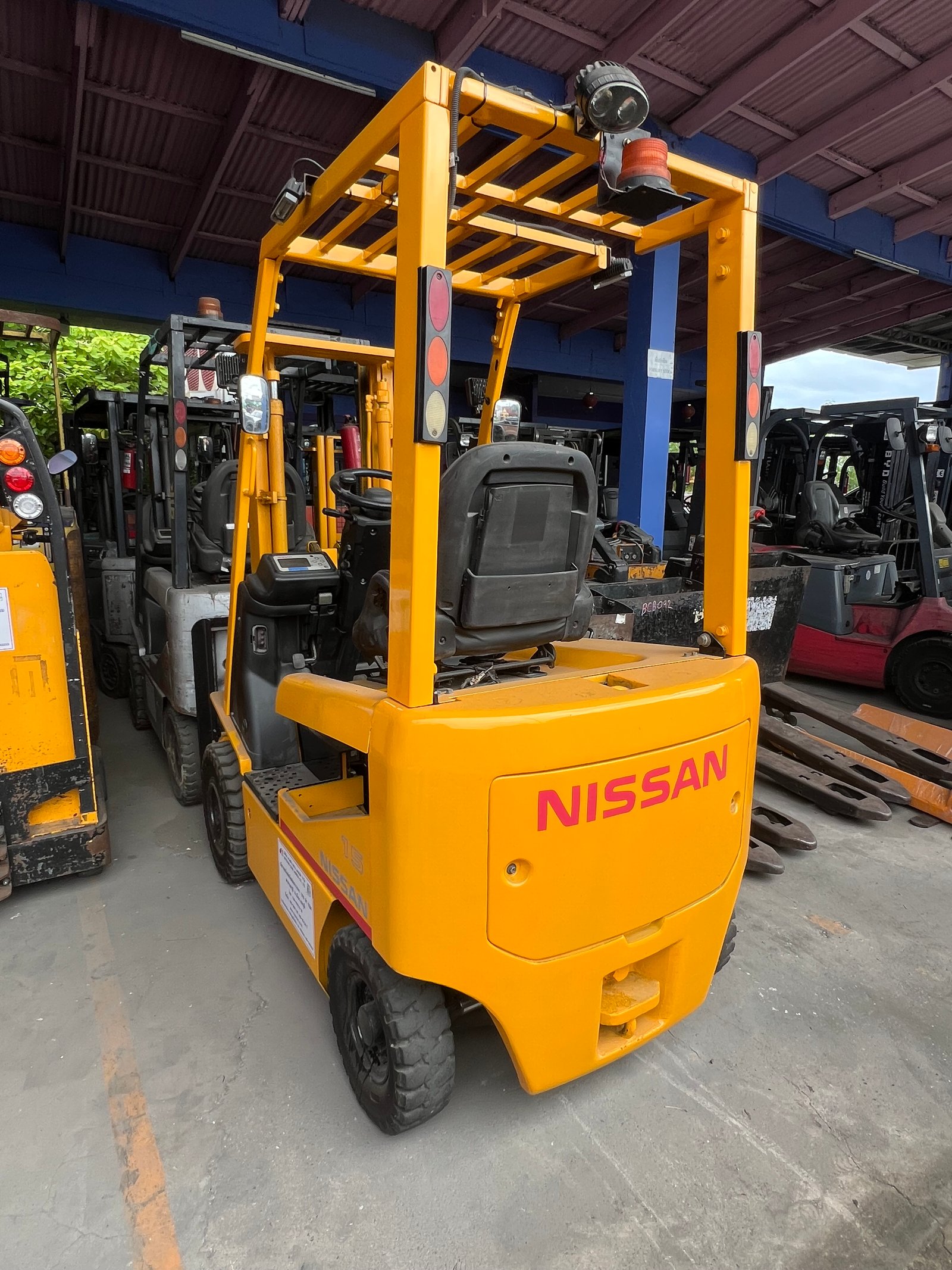 ขายไฟฟ้านั่งขับnissanขนาด1.5ตันสภาพพร้อมส่งมอบครับราคาเบา…ครับ