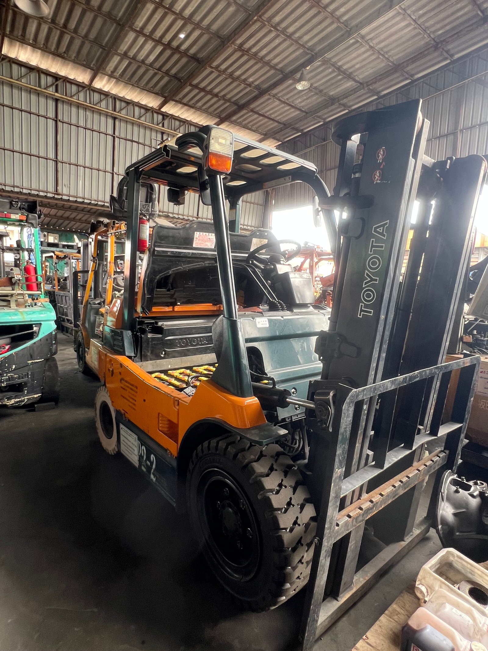 ขายรถไฟฟ้านั่งขับtoyotaรุ่น7ขยาด3ตันเสา3เมตรครับ ขายรถไฟฟ้านั่งขับtoyotaรุ่น7ขยาด3ตันเสา3เมตรครับ