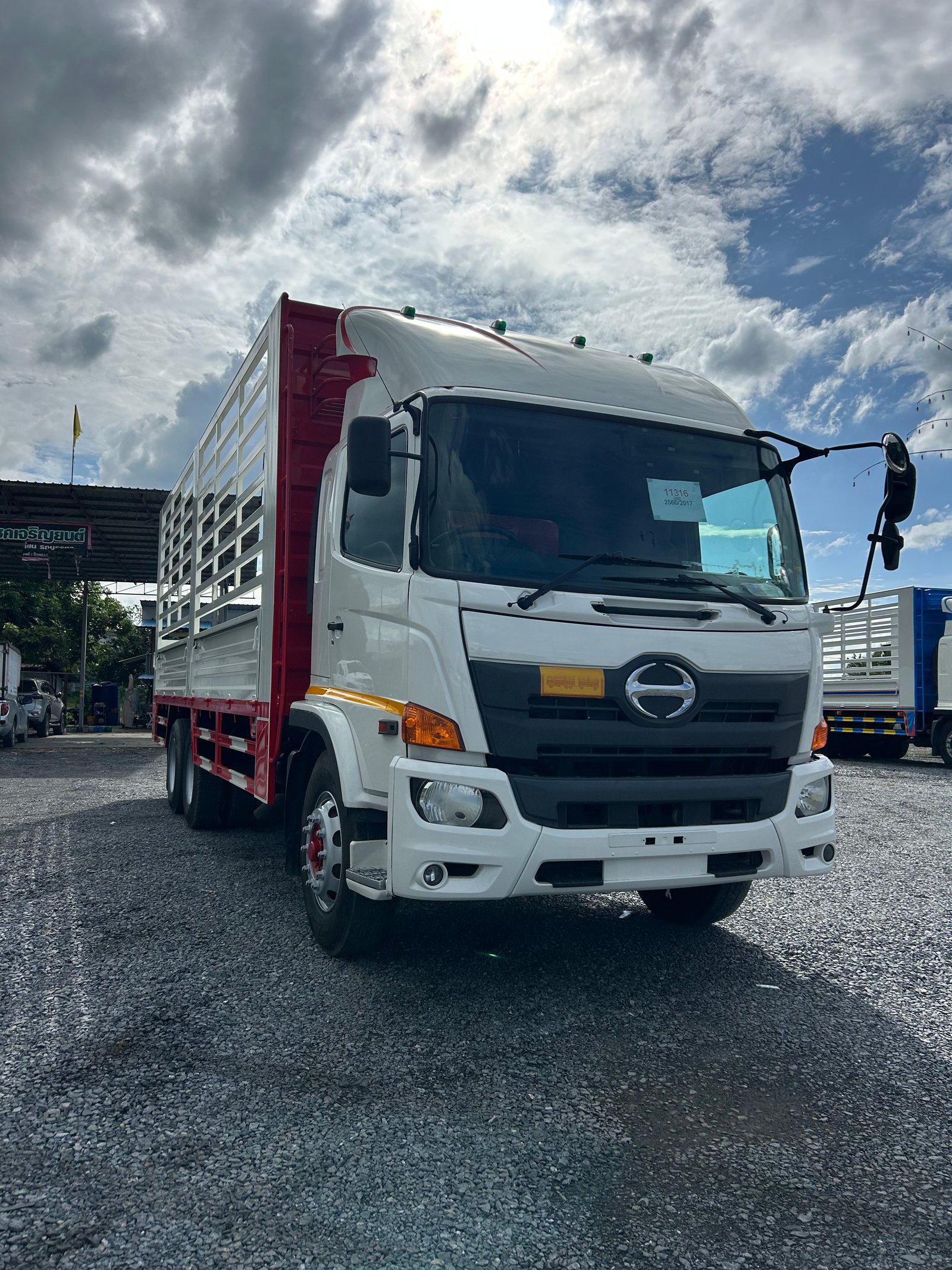 ยกขบวนHINOรุ่นVICTOR260แรง