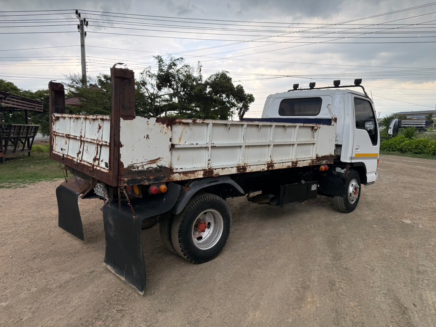 ขายถูก 195,000 รถ 6 ล้อดั้ม 5 คิว ISUZU NKR58L เครื่อง 4BE1-110 ขายถูก 195,000 รถ 6 ล้อดั้ม 5 คิว ISUZU NKR58L เครื่อง 4BE1-110