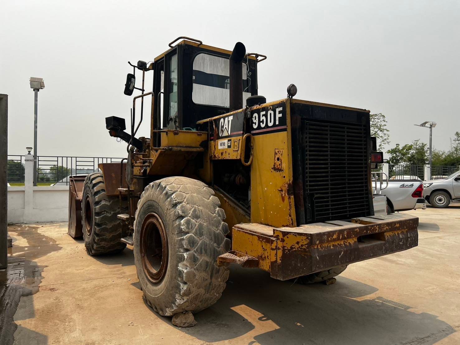 ขาย 450,000 รถตักล้อยาง CAT950F2 เล่มทะเบียน ขาย 450,000 รถตักล้อยาง CAT950F2 เล่มทะเบียน