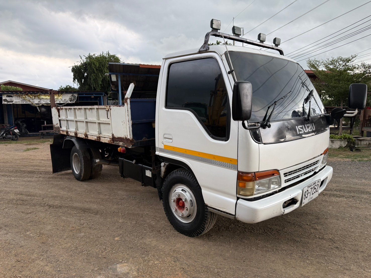 ขายถูก 195,000 รถ 6 ล้อดั้ม 5 คิว ISUZU NKR58L เครื่อง 4BE1-110 ขายถูก 195,000 รถ 6 ล้อดั้ม 5 คิว ISUZU NKR58L เครื่อง 4BE1-110