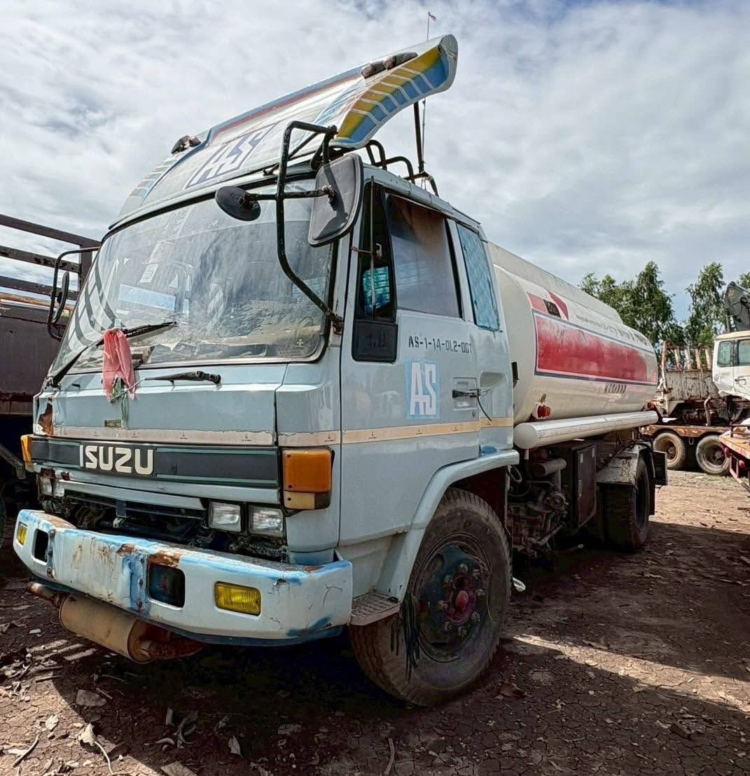 ขาย 295,000 รถน้ำมัน 6 ล้อ ISUZU ROCKY เครื่อง 6BG1-175 แรง