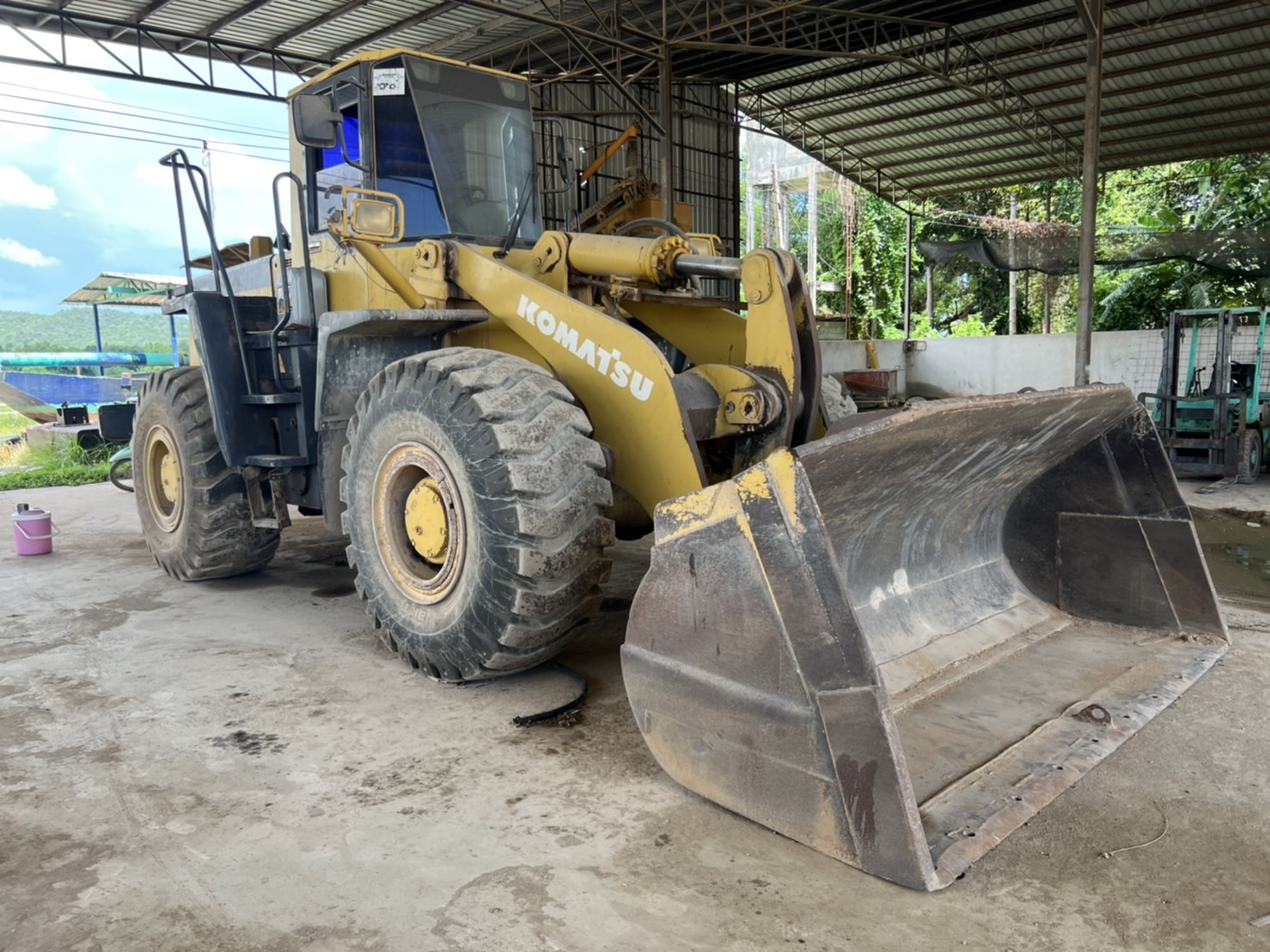 ขาย 895,000 รถตัดล้อยาง KOMATSU WA 400-3E เครื่องดี เกียร์แรง เอวแน่น ยางดี เอกสารพร้อม 
สนใจติดต่อ 
090-772-3710
090-772-3708
