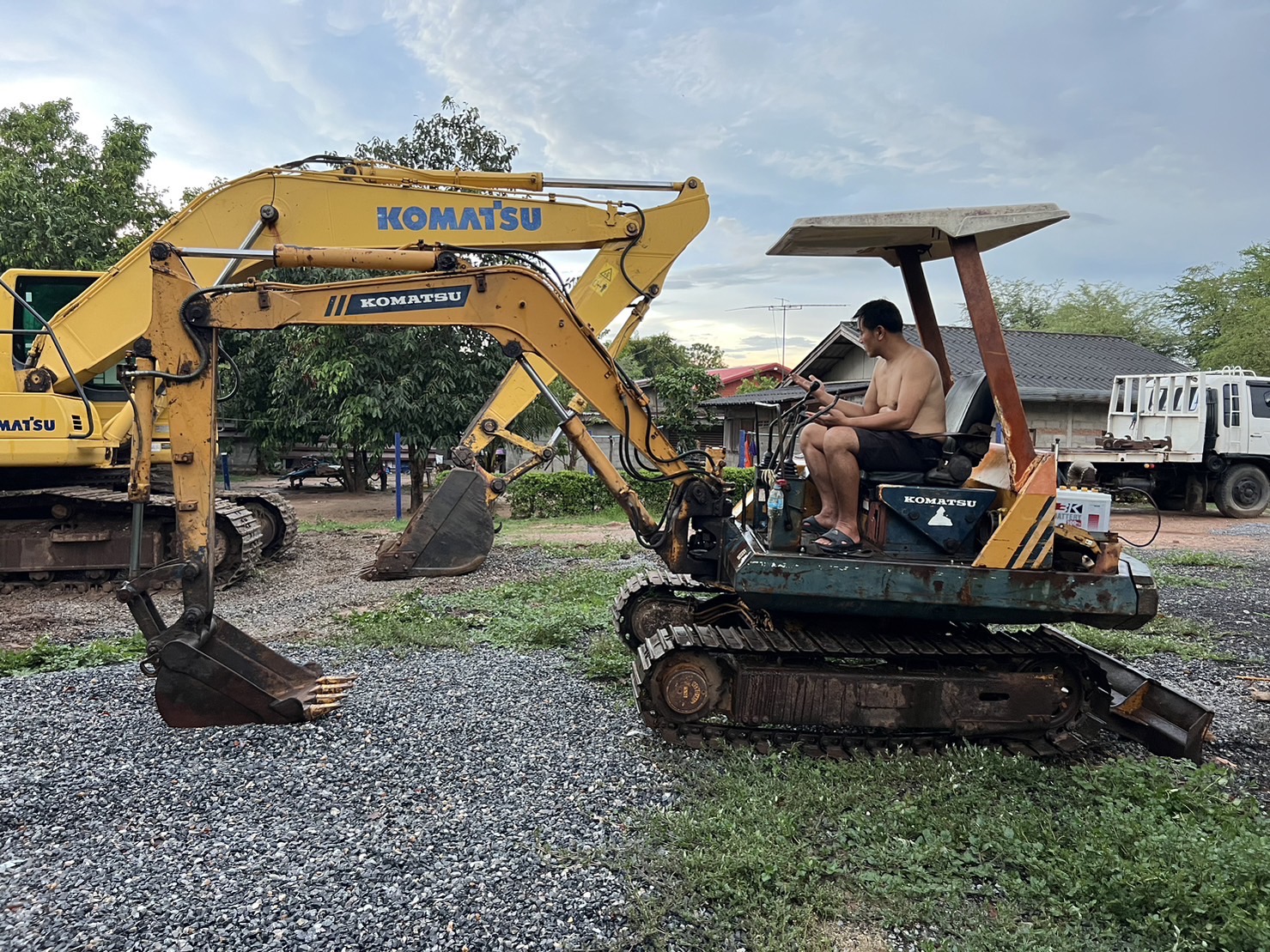 ขาย 195,000 KOMATSU pc 30-5 เครื่องดี ปั้มแรง เอวแน่น ช่วงล่างดี รถพร้อมใช้งาน
สนใจติดต่อได้ครับ
090-772-3710
090-772-3708 ขาย 195,000 KOMATSU pc 30-5 เครื่องดี ปั้มแรง เอวแน่น ช่วงล่างดี รถพร้อมใช้งาน
สนใจติดต่อได้ครับ
090-772-3710
090-772-3708