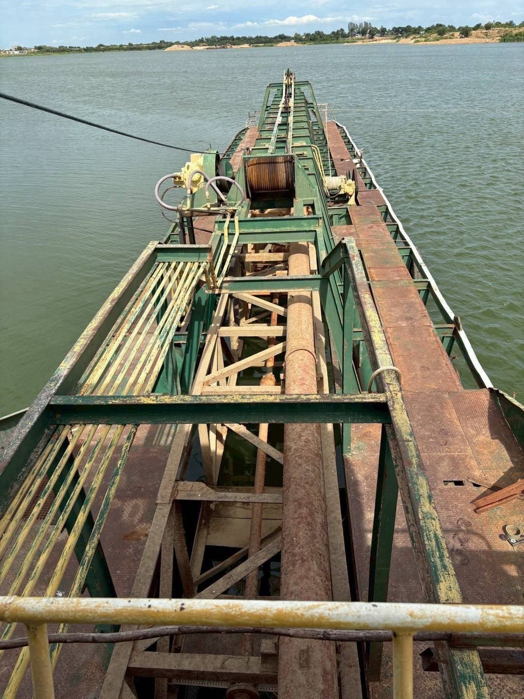 เรือดูดทรายขนาด ยาว 45 เมตร เรือดูดทรายขนาด ยาว 45 เมตร