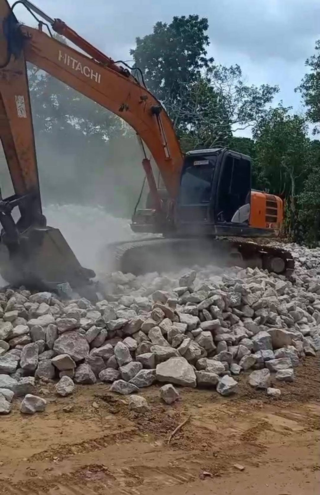 ขาย 790,000 HITACHI ZX 200-5G ไฟฟ้าครบ เครื่องดี ปั้มแรง เอวดี