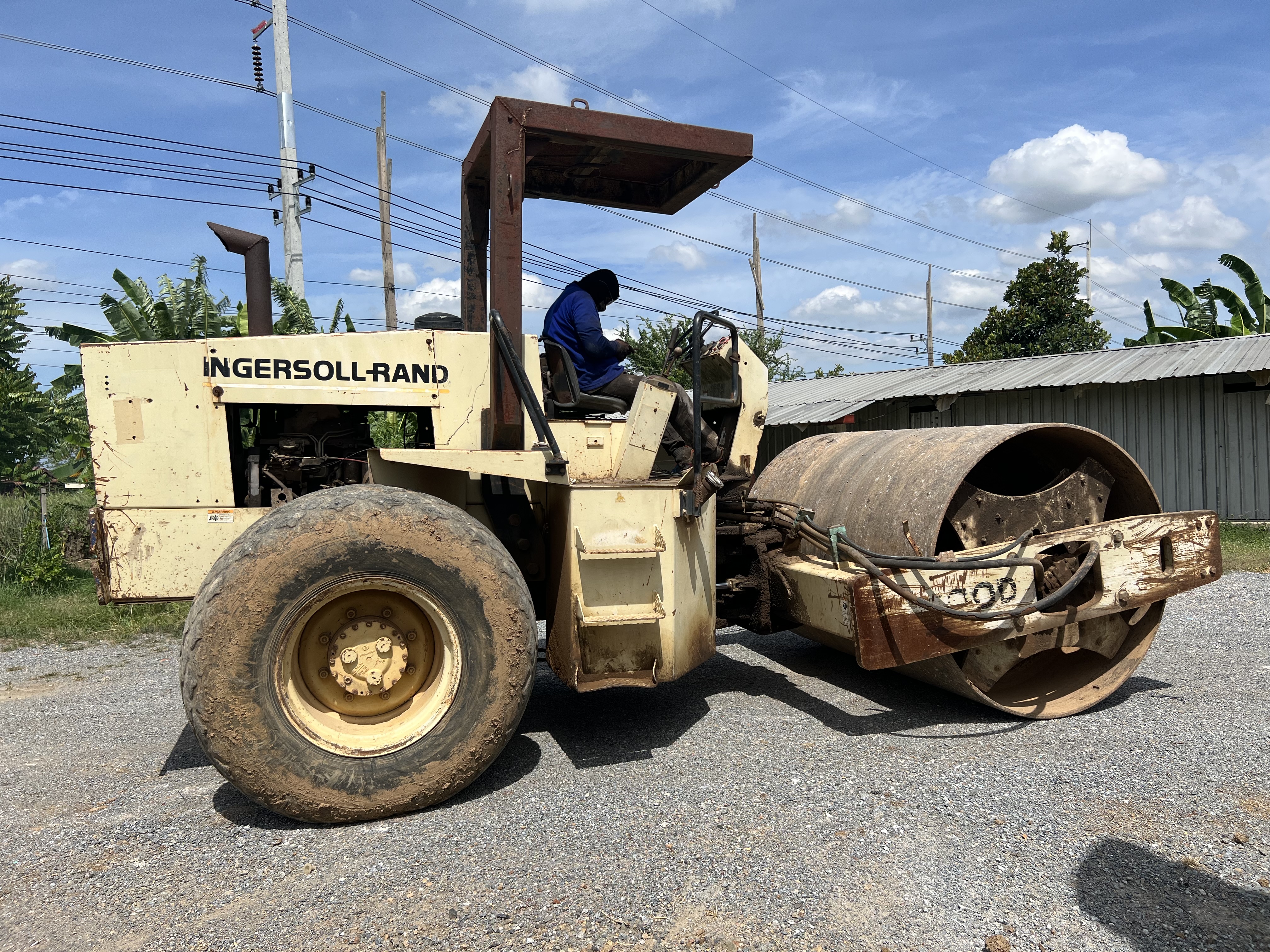 ขาย 475,000 รถบด INGERSOLL-RAND SD 100 D-B เล่มทะเบียน 2 เพลา เครื่องดี ปั้มสั่นแรง รถพร้อมใช้งาน เล ขาย 475,000 รถบด INGERSOLL-RAND SD 100 D-B เล่มทะเบียน 2 เพลา เครื่องดี ปั้มสั่นแรง รถพร้อมใช้งาน เล