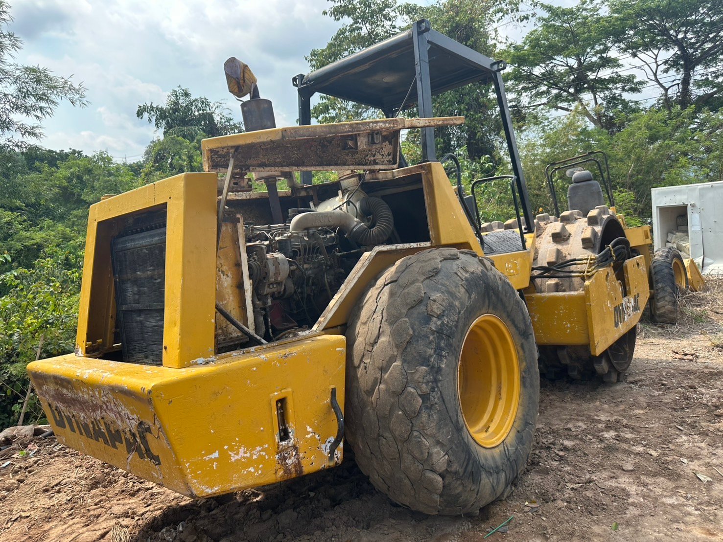 ขาย 465,000 รถบดสั่นสะเทือน DYNAPAC MV512DT 2 เพลา 2 เปลือก ขาย 465,000 รถบดสั่นสะเทือน DYNAPAC MV512DT 2 เพลา 2 เปลือก