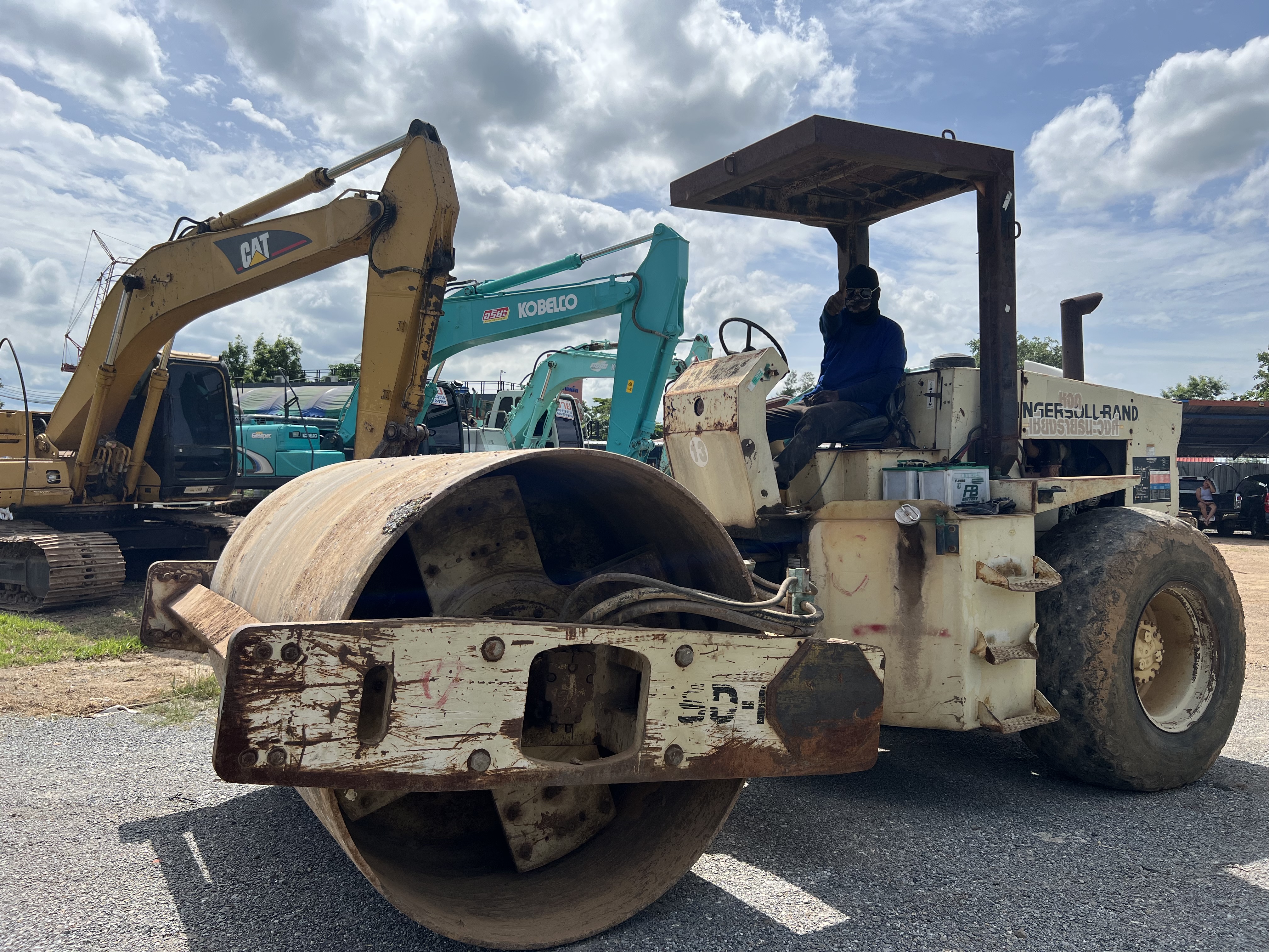 ขาย 475,000 รถบด INGERSOLL-RAND SD 100 D-B เล่มทะเบียน 2 เพลา เครื่องดี ปั้มสั่นแรง รถพร้อมใช้งาน เล ขาย 475,000 รถบด INGERSOLL-RAND SD 100 D-B เล่มทะเบียน 2 เพลา เครื่องดี ปั้มสั่นแรง รถพร้อมใช้งาน เล