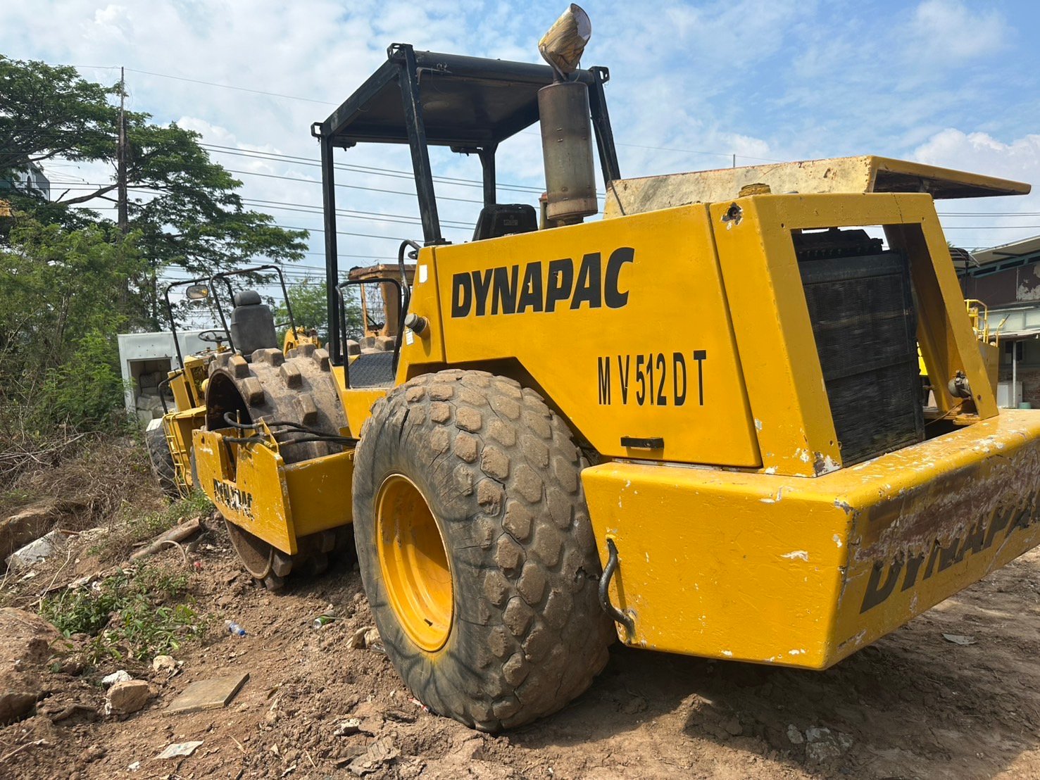 ขาย 465,000 รถบดสั่นสะเทือน DYNAPAC MV512DT 2 เพลา 2 เปลือก ขาย 465,000 รถบดสั่นสะเทือน DYNAPAC MV512DT 2 เพลา 2 เปลือก