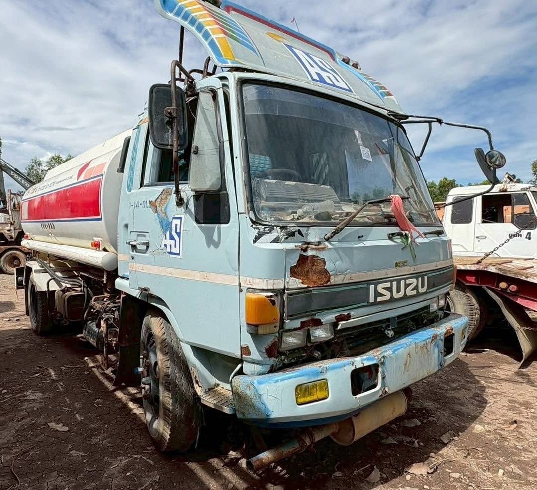 ขาย 295,000 รถน้ำมัน 6 ล้อ ISUZU ROCKY เครื่อง 6BG1-175 แรง ขาย 295,000 รถน้ำมัน 6 ล้อ ISUZU ROCKY เครื่อง 6BG1-175 แรง