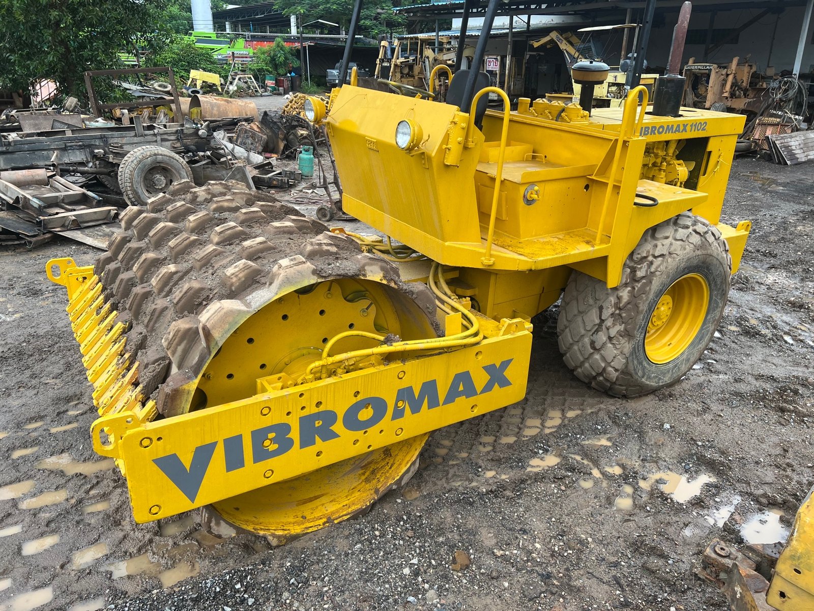 ขาย 495,000 รถบดล้อหนามสั่นสะเทือน VIBRIMAX w 1102 - 2 เพลา เล่มทะเบียน รถพร้อมใช้งาน
สนใจติดต่อได้ครับ
090-772-3710
090-772-3708