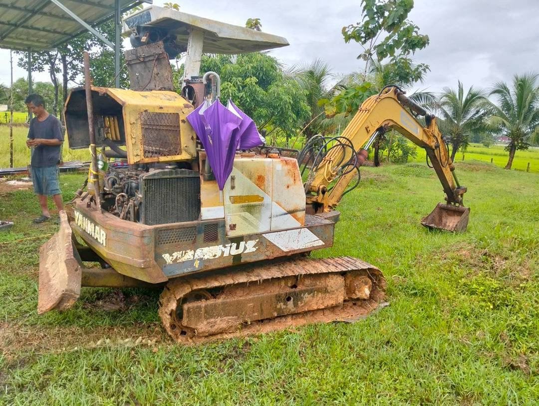 ขาย 85,000 รถแบคโฮขนาด 3 ตัน YANMAR YB031 สภาพเครื่องดี ปั้มแรง ขาย 85,000 รถแบคโฮขนาด 3 ตัน YANMAR YB031 สภาพเครื่องดี ปั้มแรง