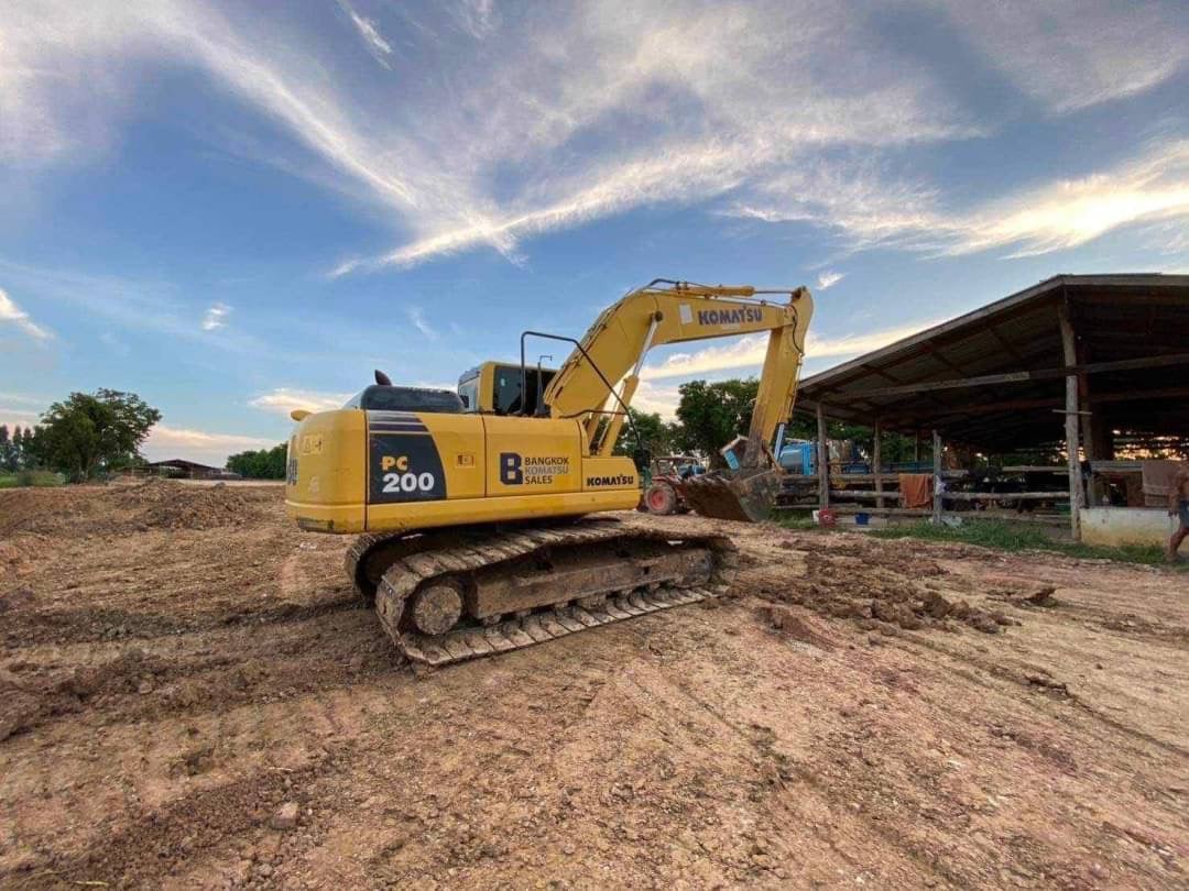 ขาย 1,390,000 KOMATSU pc 200-8 mo จอเหลือง รถสวยเดิมๆพร้อมใช้งาน