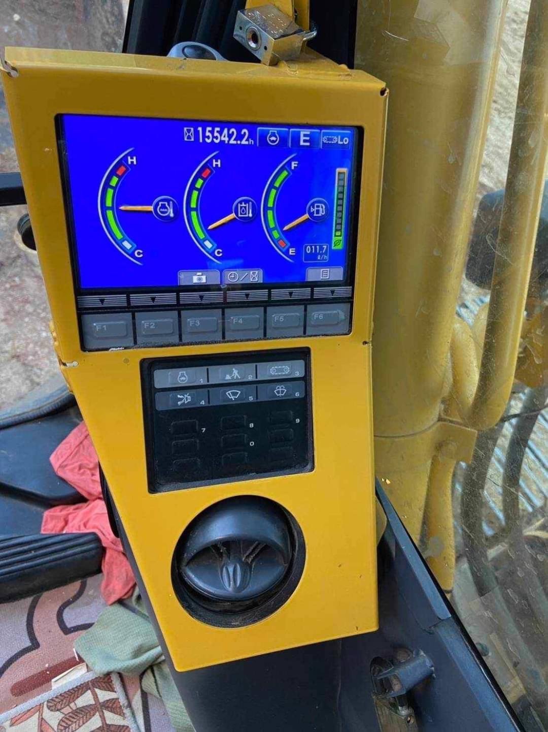 ขาย 1,390,000 KOMATSU pc 200-8 mo จอเหลือง รถสวยเดิมๆพร้อมใช้งาน