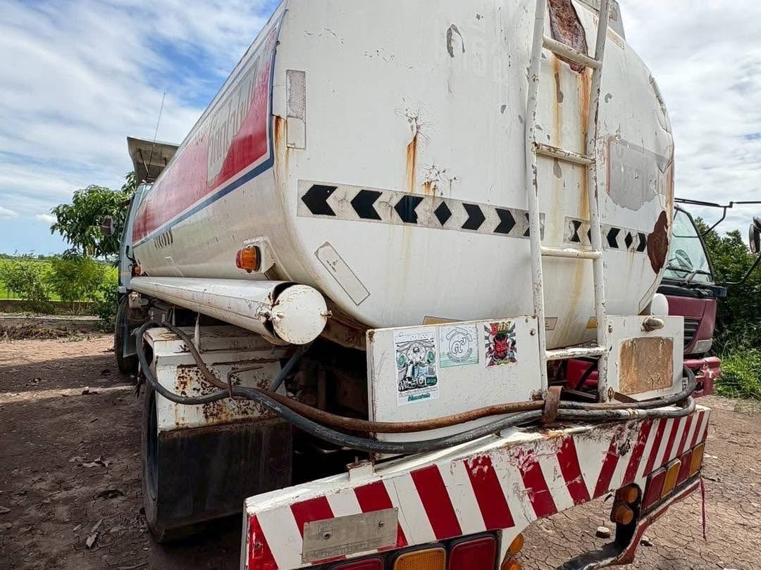ขาย 295,000 รถน้ำมัน 6 ล้อ ISUZU ROCKY เครื่อง 6BG1-175 แรง