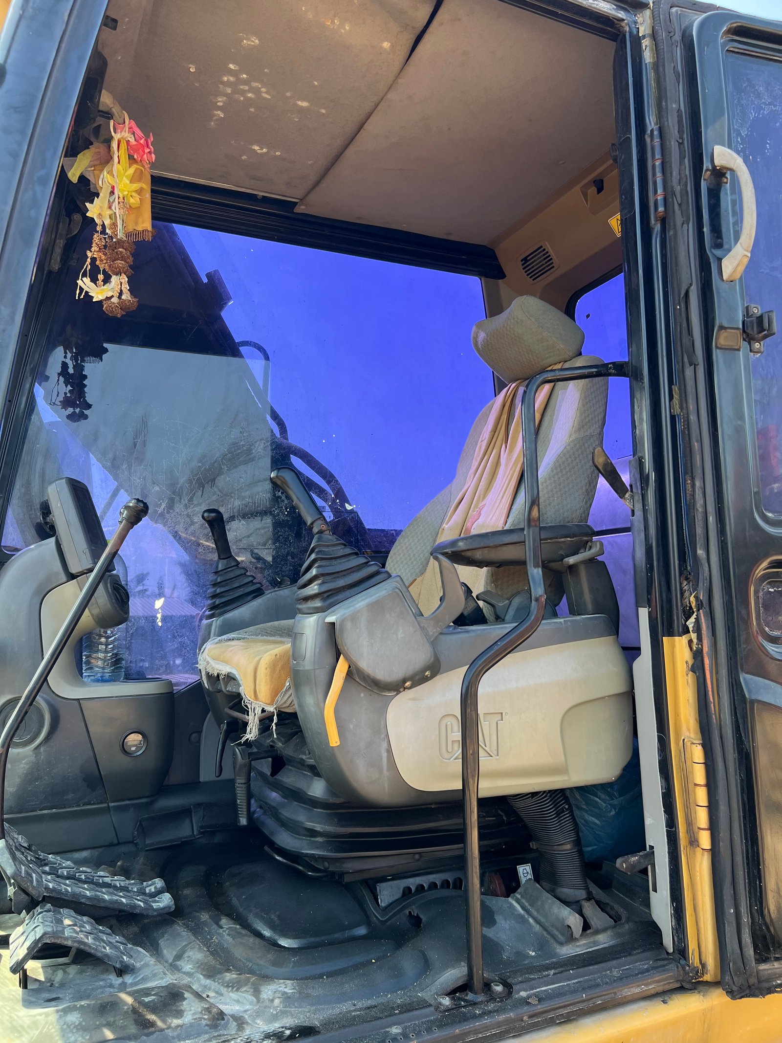 ขาย 795,000 CAT 315 D เล่มทะเบียน แอร์เย็น ไฟฟ้าครบ เครื่องดี ปั้มแรง เอวแน่น ช่วงล่างเต็ม รถพร้อมใช้งาน เล่มพร้อมโอน 
รถอยู่ปทุมธานี สามโคก
090-772-3710
090-772-3708