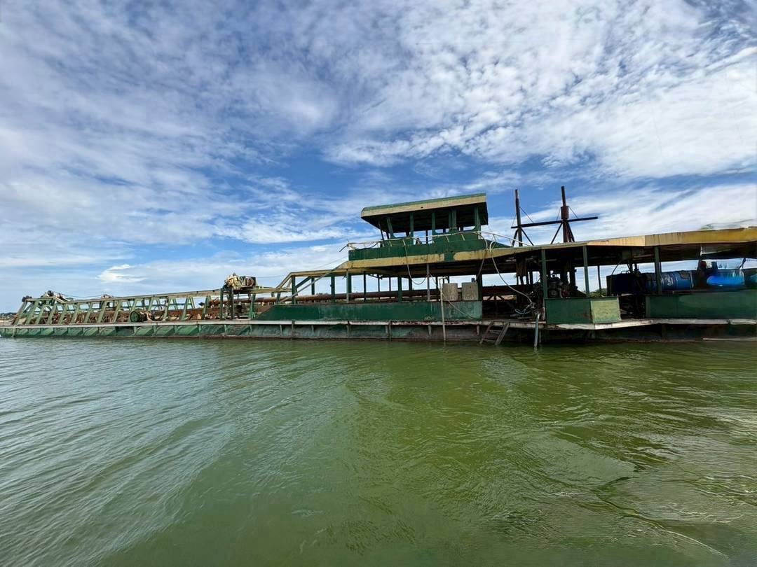 เรือดูดทรายขนาด ยาว 45 เมตร