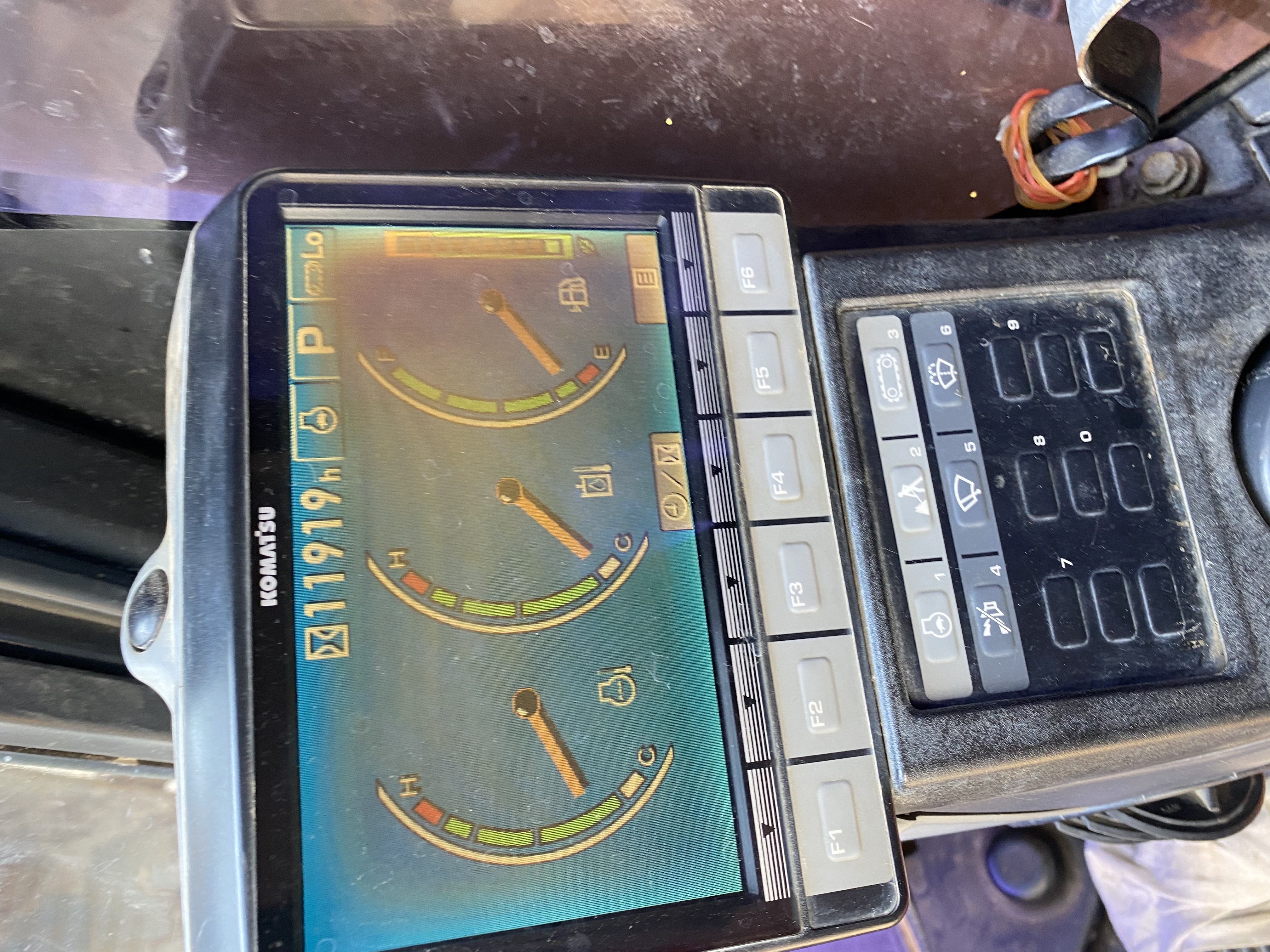 KOMATSU PC200-8 เล่มทะเบียน KOMATSU PC200-8 เล่มทะเบียน