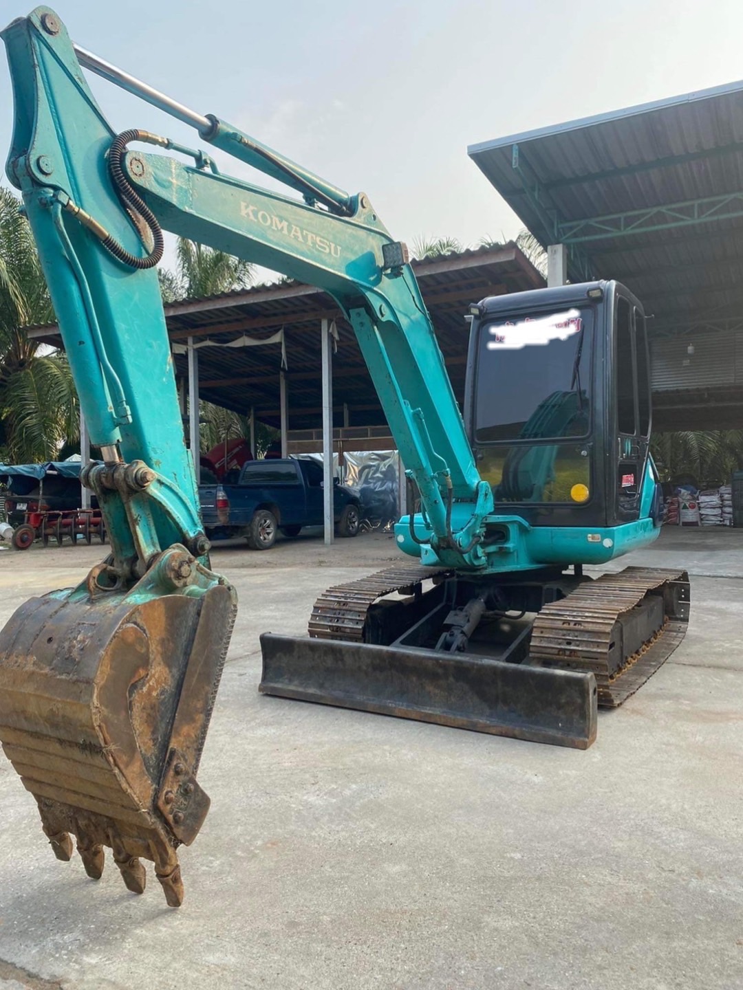 KOMATSU