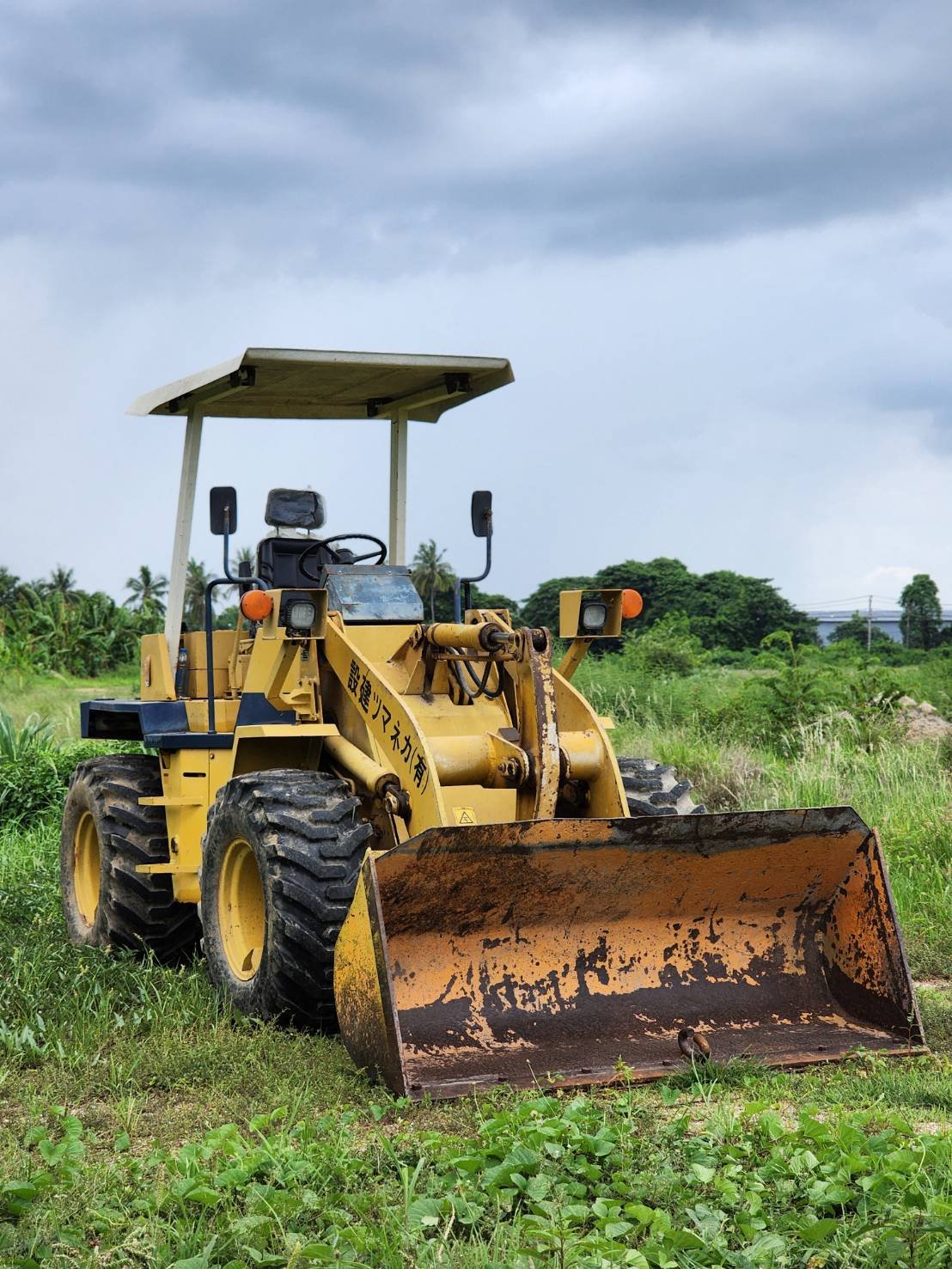 รถตักล้อยาง Komatsu WA70-1 บุ้งกี๋ 1 คิว รถตักล้อยาง Komatsu WA70-1 บุ้งกี๋ 1 คิว