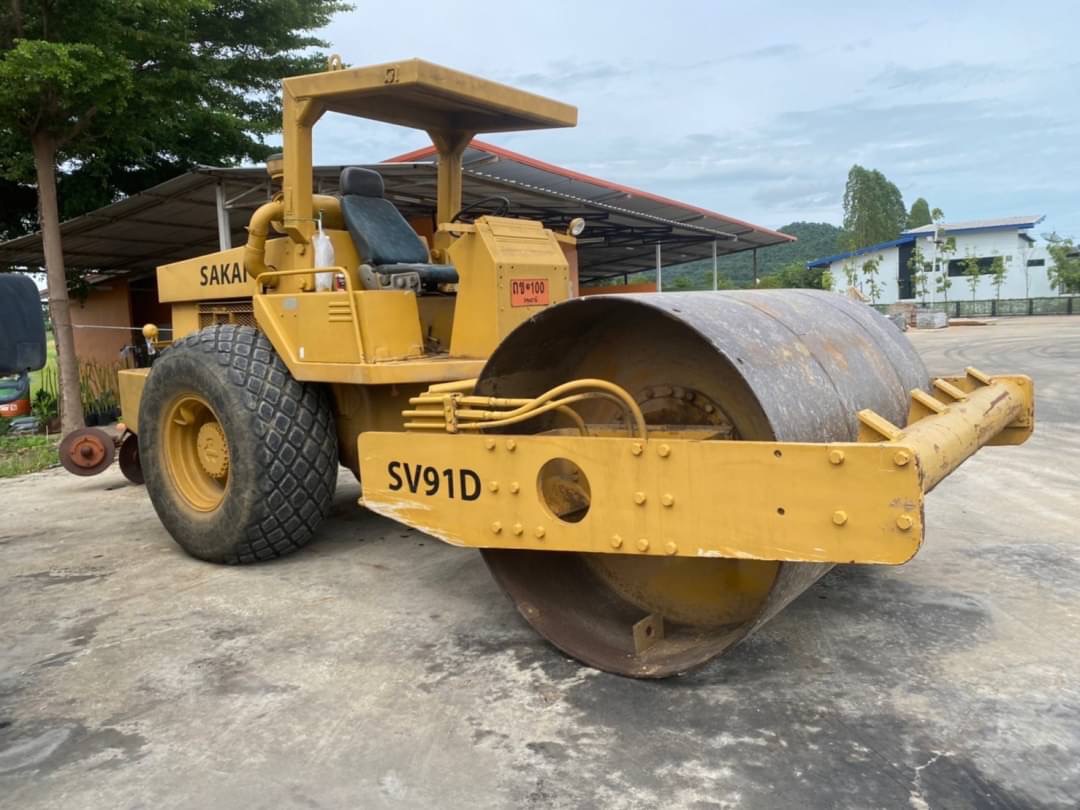 ขาย 850,000 รถบดสั่นสะเทือน 2 เพลา 2 เปลือก หนามหุ้มเรียบ  SAKAI SV 91 เล่มทะเบียน เครื่อง ISUZU แรงดี เกียร์แรง เอวแน่น ปั้มสั่นแรง รถสวยพร้อมใช้งานเล่มทะเบียนพร้อมโอน