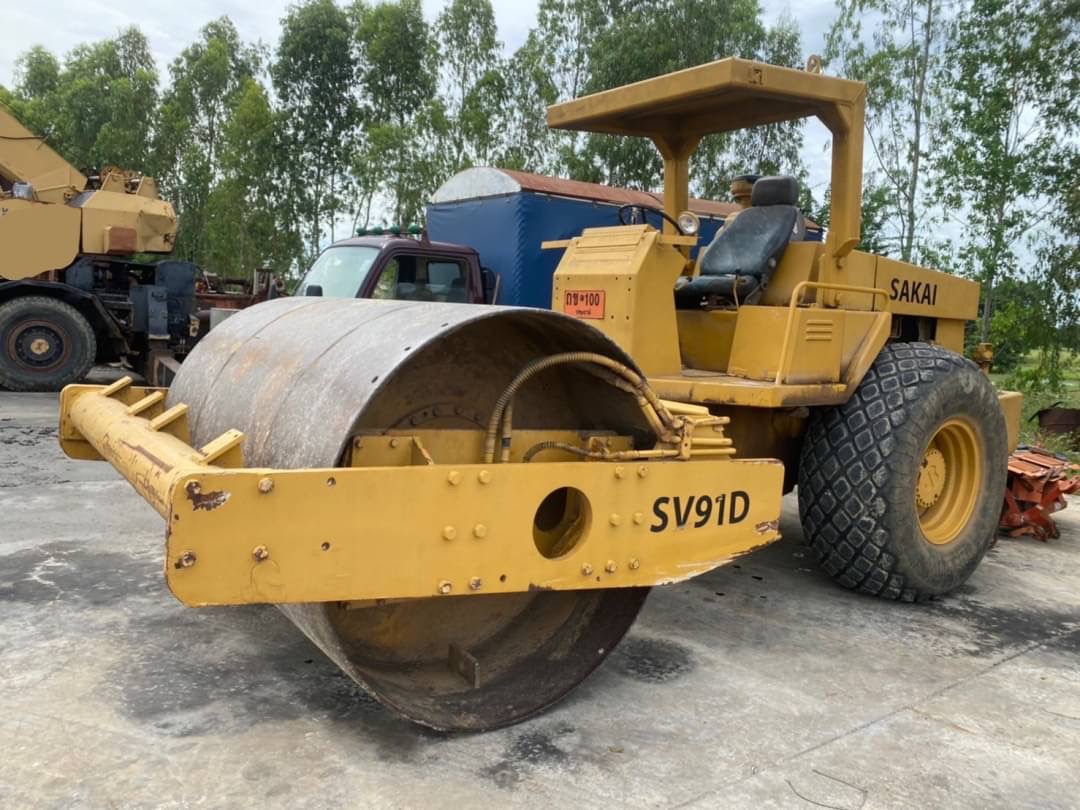 ขาย 850,000 รถบดสั่นสะเทือน 2 เพลา 2 เปลือก หนามหุ้มเรียบ  SAKAI SV 91 เล่มทะเบียน เครื่อง ISUZU แรงดี เกียร์แรง เอวแน่น ปั้มสั่นแรง รถสวยพร้อมใช้งานเล่มทะเบียนพร้อมโอน