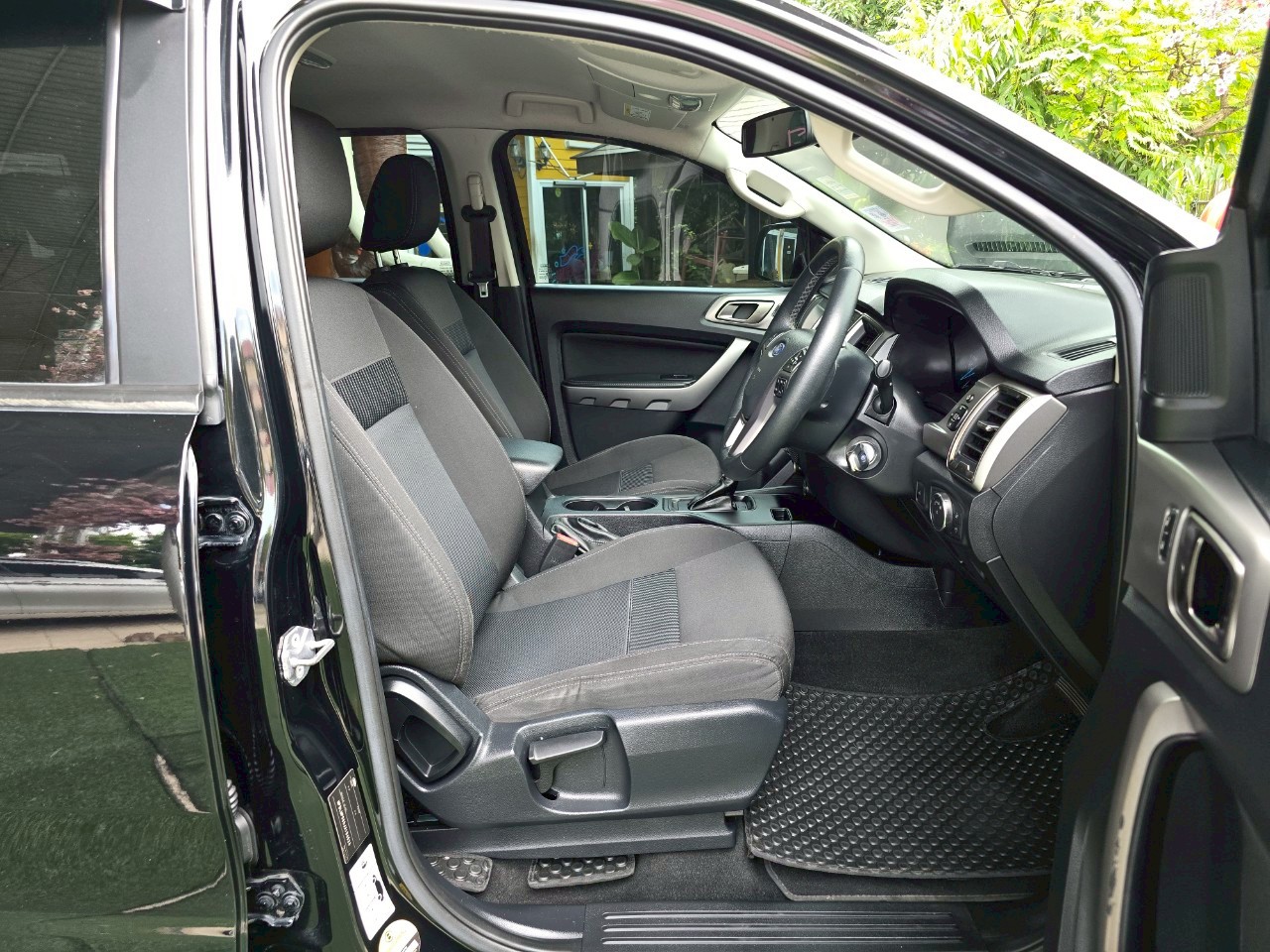 Ford Ranger Double Cab 2.2 XLT ปี 2019 เกียร์โต้ Ford Ranger Double Cab 2.2 XLT ปี 2019 เกียร์โต้