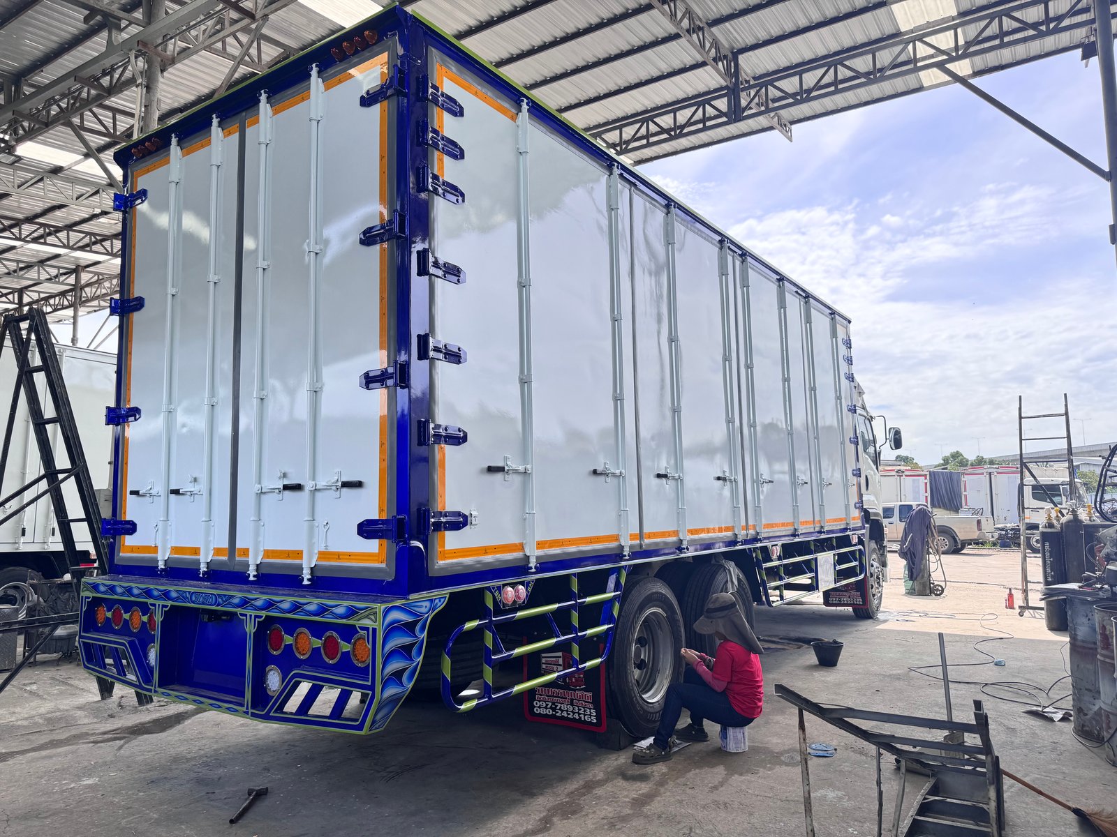 10ล้อตู้สิบบาน ยาว 7.7 เมตร ISUZU FVM300 ปี63