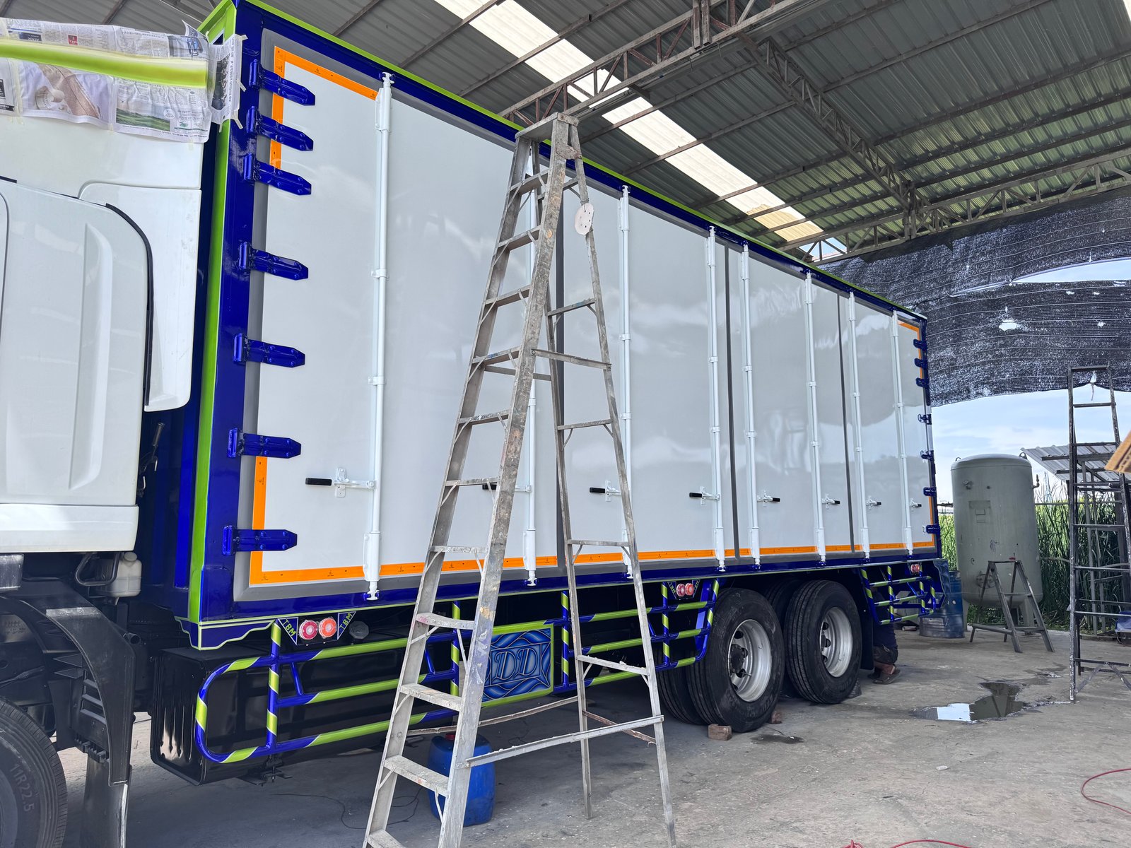10ล้อตู้สิบบาน ยาว 7.7 เมตร ISUZU FVM300 ปี63