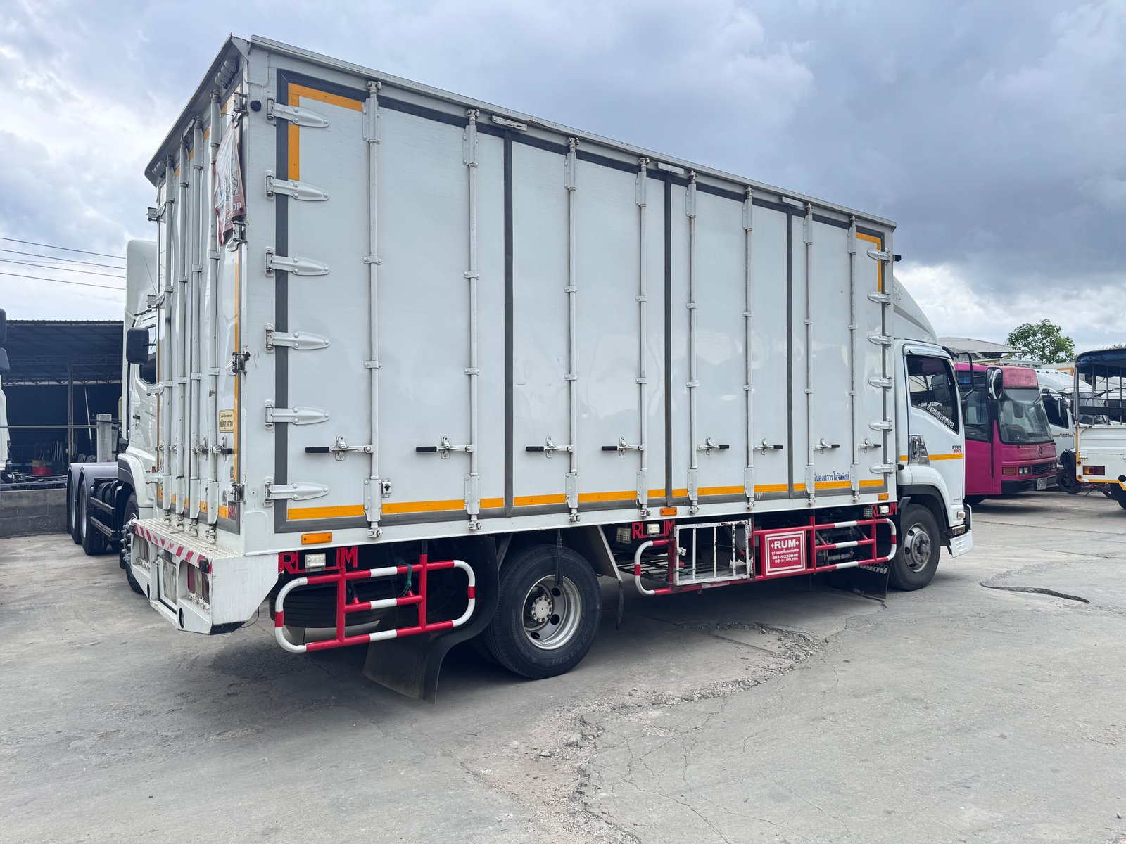 6ล้อตู้สิบบานยาว 5.5 เมตร ISUZU FRR190Hp ปี64