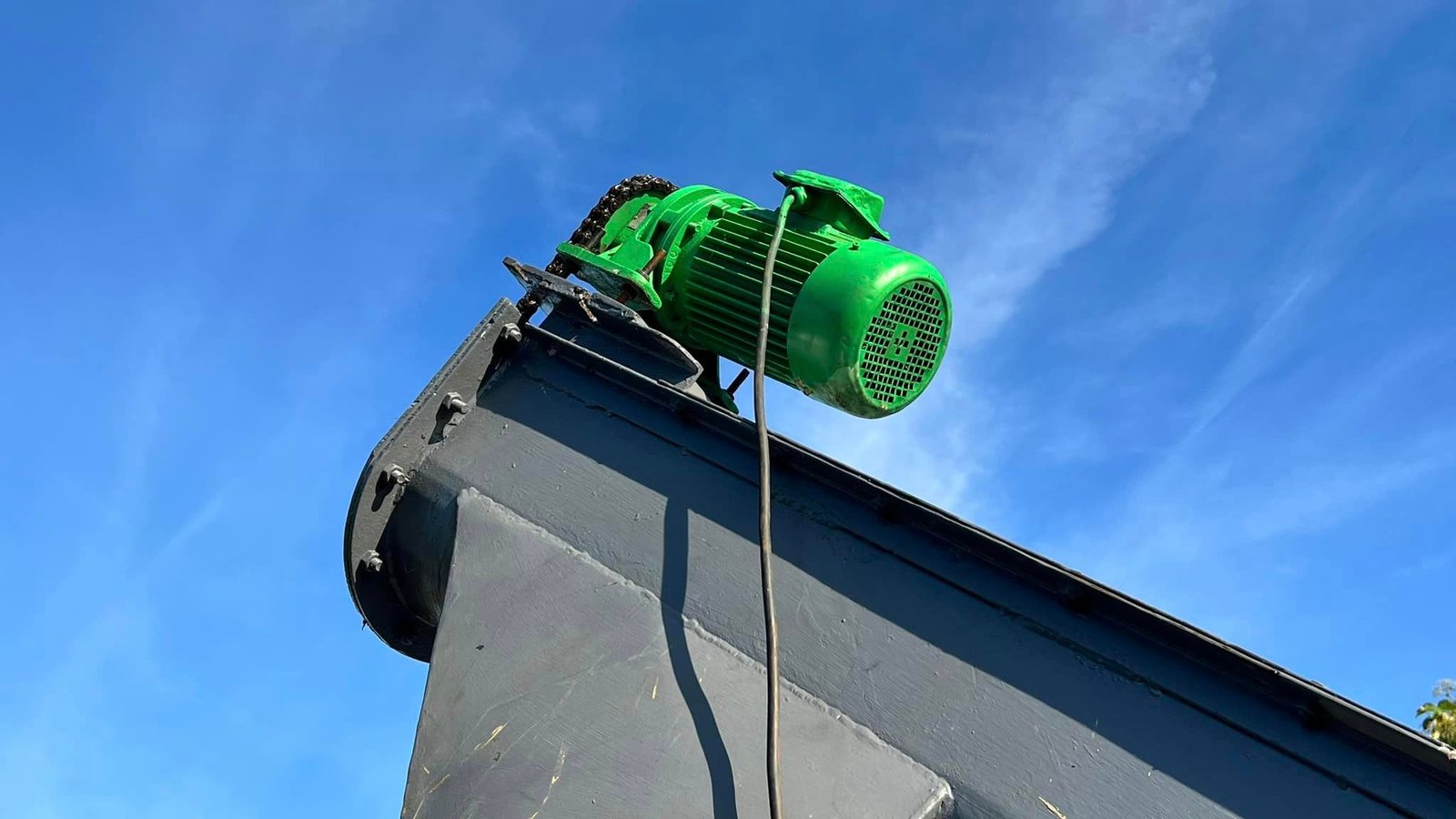สกรูลำเลียงวัตถุดิบ(ScrewConveyor)ขนาด 4.5 เมตร ใบโต 10" มอเตอร์เกียร์ 3 HP 380V สกรูลำเลียงวัตถุดิบ(ScrewConveyor)ขนาด 4.5 เมตร ใบโต 10" มอเตอร์เกียร์ 3 HP 380V
