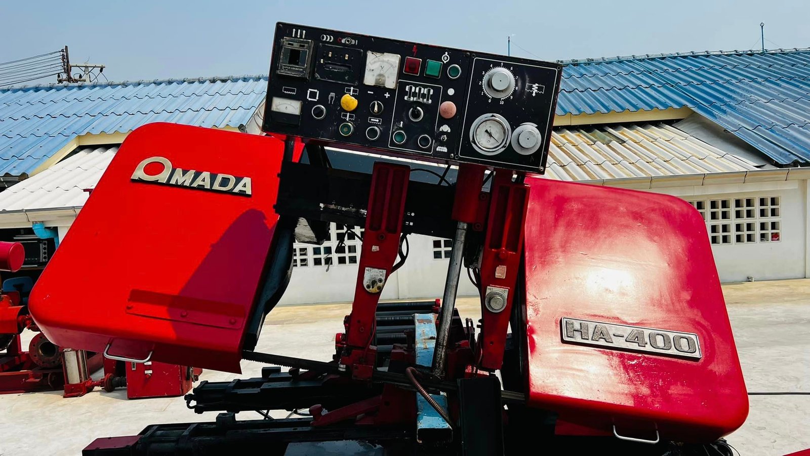 เครื่องเลื่อยสายพานญี่ปุ่น(BANDSAW) AMADA JAPAN รุ่น HA-400 รุ่นมีหางส่ง (Bucket) ระบบไฟ 380V