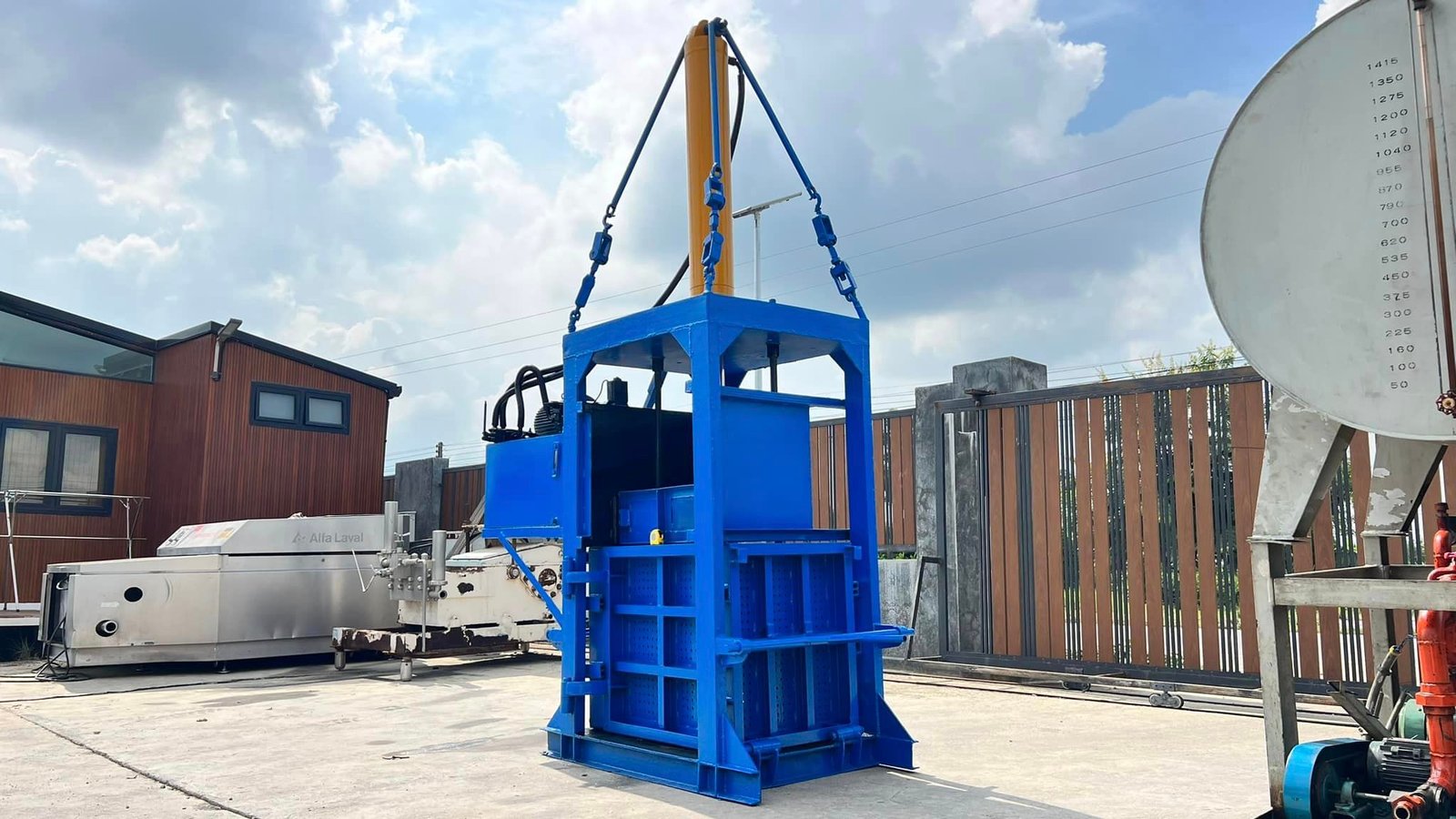 เครื่องอัดขยะอัดก้อนรีไซเคิล อัดก้อนน้ำหนักประมาน 300 kg + -   ขนาด 10 HP  380V