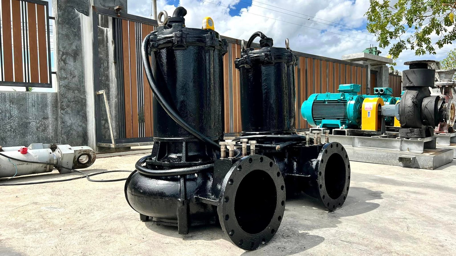 ปั้มจุ่มแช่ไดโว่(Submersible) JEIL SUBMERSIBLE PUMP ขนาด 40 HP ท่อ 12" Q : 720 m3h H : 9 m ระบบไฟ 38 ปั้มจุ่มแช่ไดโว่(Submersible) JEIL SUBMERSIBLE PUMP ขนาด 40 HP ท่อ 12" Q : 720 m3h H : 9 m ระบบไฟ 38