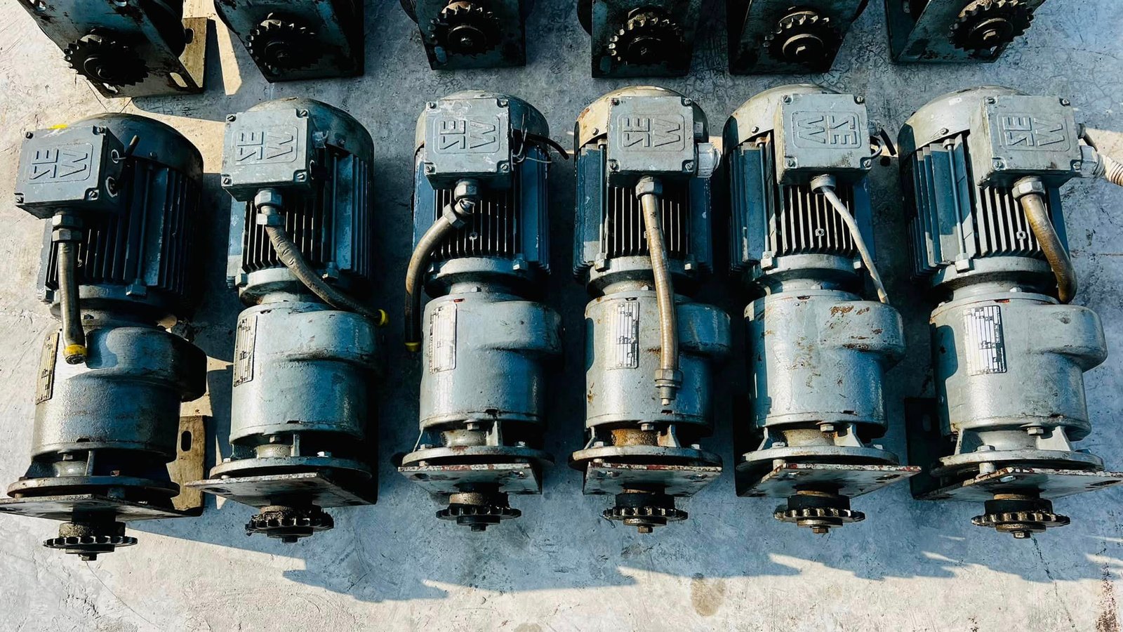 มอเตอร์เกียร์ทดกำลัง SEW Eurodrive ขนาด 3 HP อัตราทด 1 : 10 (136 rpm) ระบบไฟ 380V มอเตอร์เกียร์ทดกำลัง SEW Eurodrive ขนาด 3 HP อัตราทด 1 : 10 (136 rpm) ระบบไฟ 380V