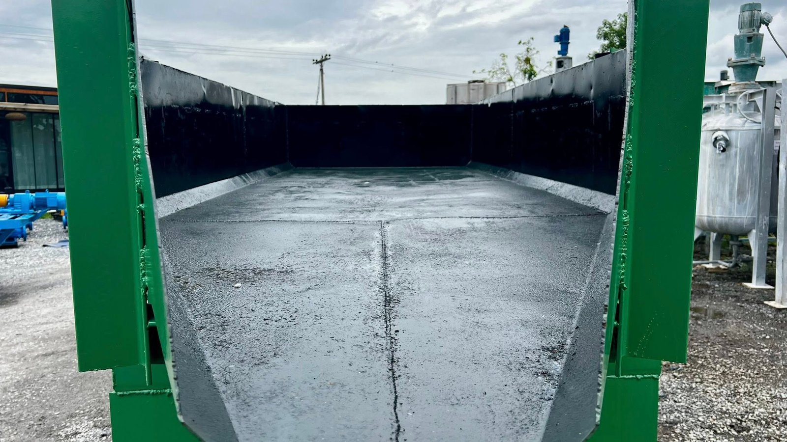 เหลือ 1 ใบ ถาดตะแกรงร่อนเขย่าขนาดใหญ่ ขนาดกระบะ 150 x 450 cm 380V มีมา 2 ตัว เหลือ 1 ใบ ถาดตะแกรงร่อนเขย่าขนาดใหญ่ ขนาดกระบะ 150 x 450 cm 380V มีมา 2 ตัว