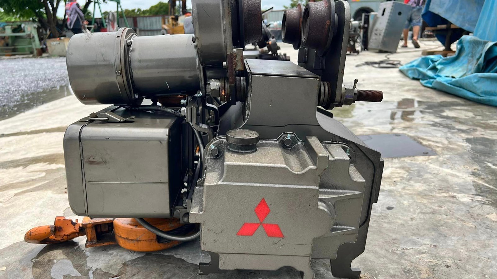 รอกสลิงไฟฟ้าญี่ปุ่นMitsubishi JAPAN Type : R-1-LK3 ขนาด 1 ton (1000 kg) สลิงยาว 6 m  4 ทิศทาง 380V