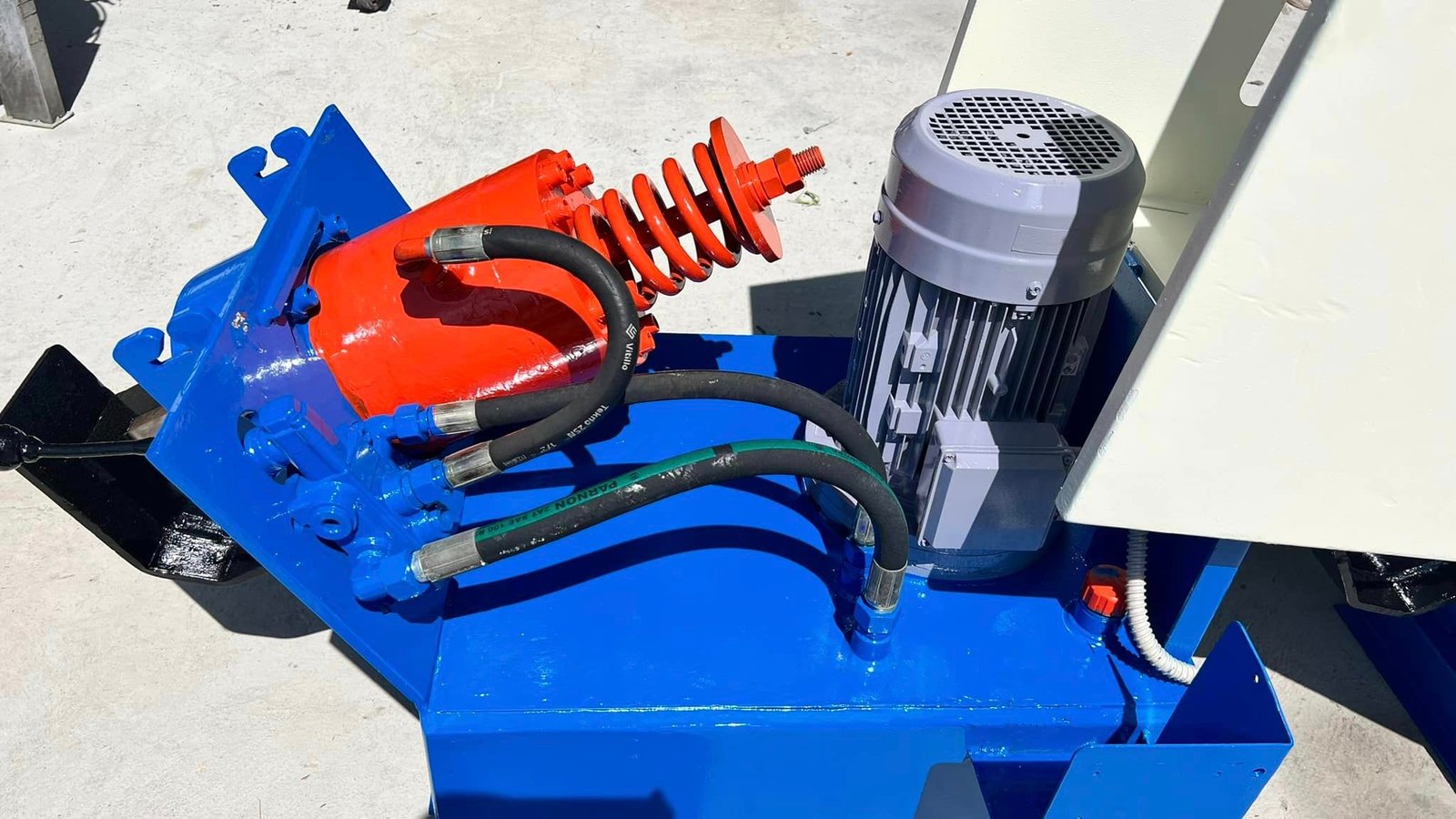 เครื่องตัดเหล็กเส้นไซด์ก่อสร้าง งานยุโรปอิตาลี่ ระบบไฮดรอลิค ตัด 32 มม. 380V เข้ามา 2 ตัว เครื่องตัดเหล็กเส้นไซด์ก่อสร้าง งานยุโรปอิตาลี่ ระบบไฮดรอลิค ตัด 32 มม. 380V เข้ามา 2 ตัว