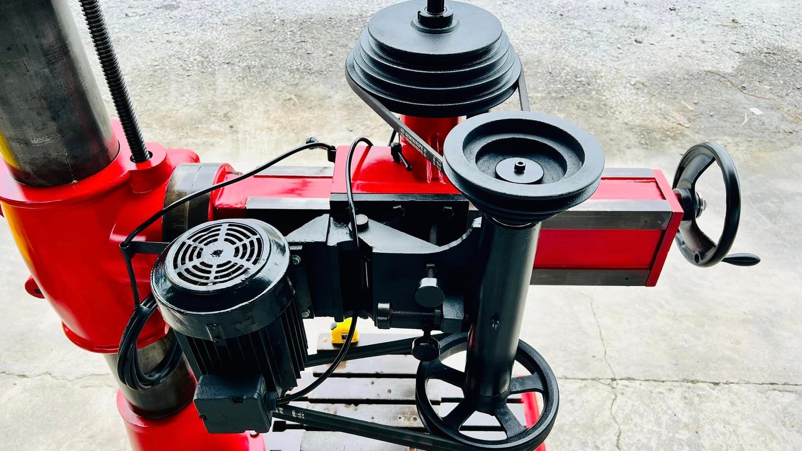 สว่านเรเดียล(สว่านแขน) รุ่นพิเศษเสาใหญ่แข็งแรง แขนรัสมี 700 mm ระบบไฟ 380V