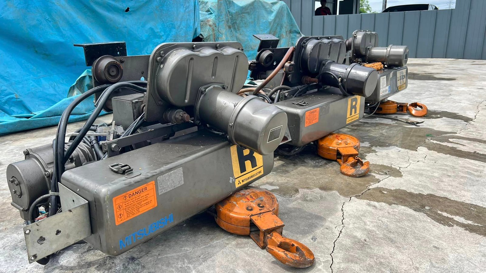 รอกสลิงไฟฟ้าญี่ปุ่นMitsubishi JAPAN Type : R-1-LK3 ขนาด 1 ton (1000 kg) สลิงยาว 6 m  4 ทิศทาง 380V