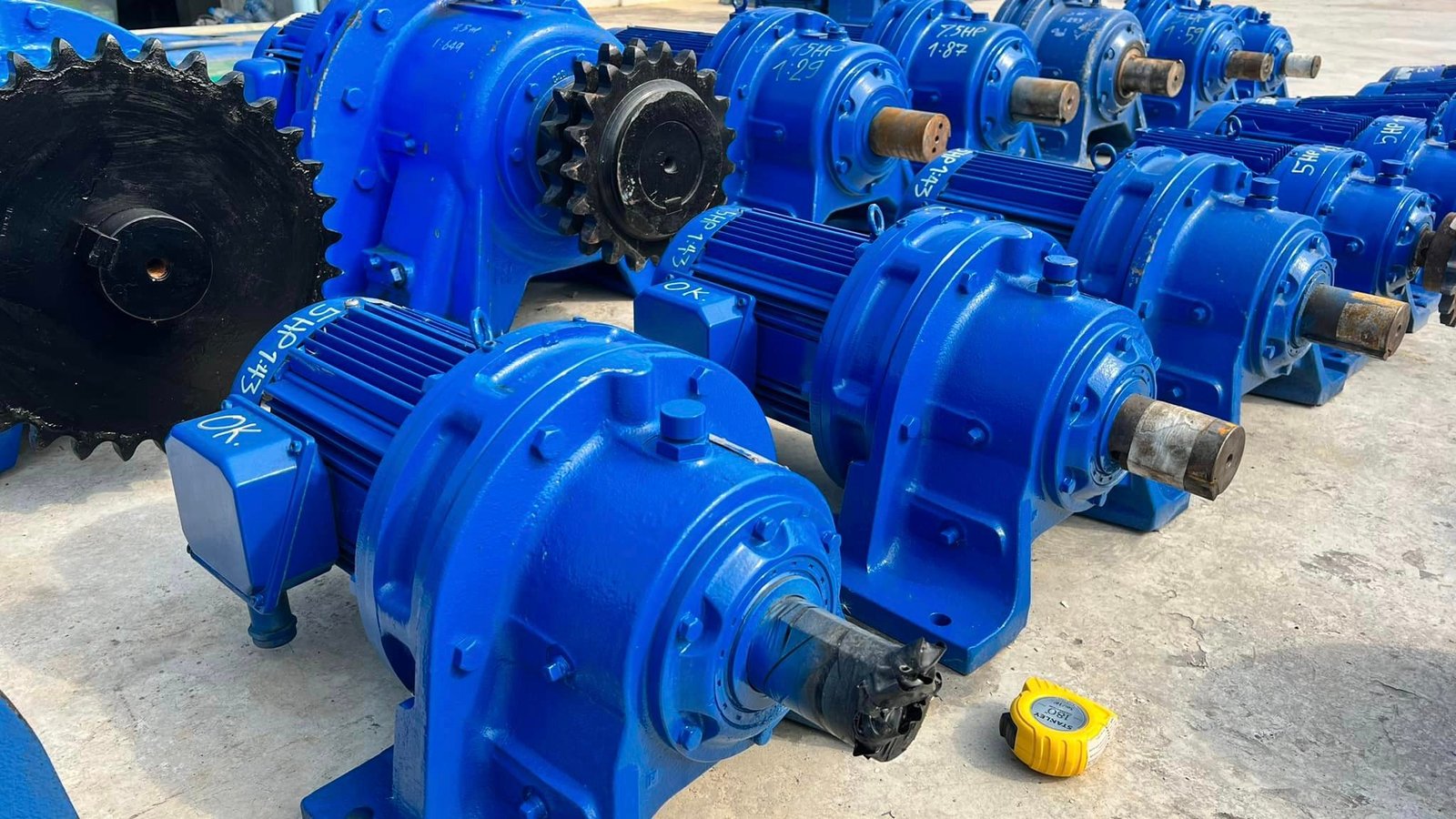 มอเตอร์เกียร์ทดกำลังญี่ปุ่น SUMITOMO JAPAN ขนาด 1 - 30 HP อัตราทด 1 ต่อ 8-17-21-25-29-35-43-51-59–87 มอเตอร์เกียร์ทดกำลังญี่ปุ่น SUMITOMO JAPAN ขนาด 1 - 30 HP อัตราทด 1 ต่อ 8-17-21-25-29-35-43-51-59–87